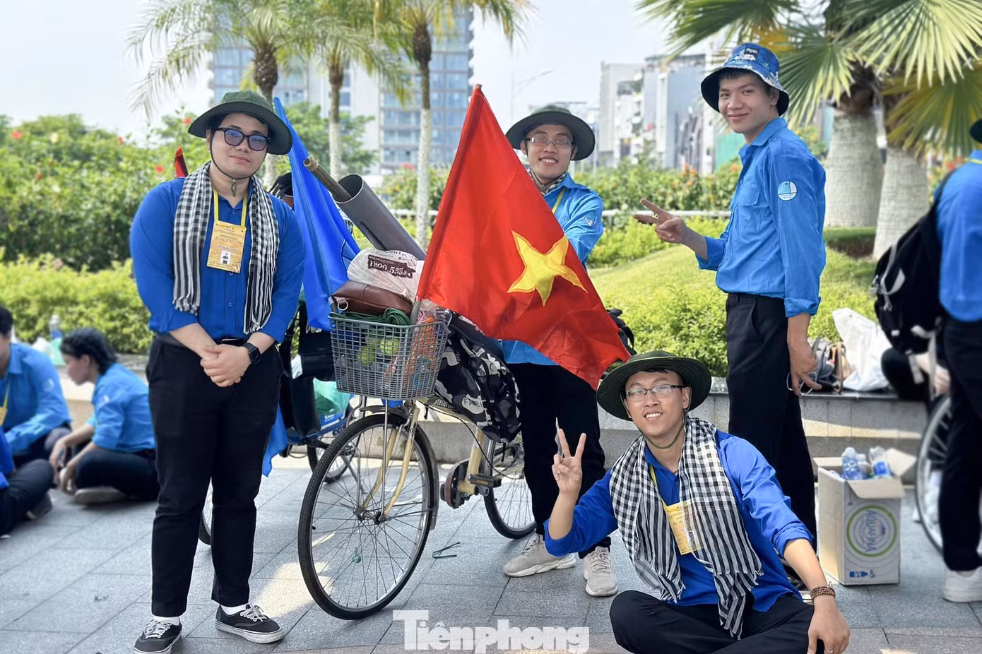 Các đơn vị Quận, Huyện Đoàn, Đoàn trực thuộc tổ chức nhiều hoạt động, công trình, phần việc nhằm tuyên truyền, giáo dục cho thanh thiếu nhi trên địa bàn về lịch sử hào hùng của dân tộc trong Chiến dịch Điện Biên Phủ, phát huy tinh thần Điện Biên Phủ trong xây dựng và bảo vệ Tổ quốc.