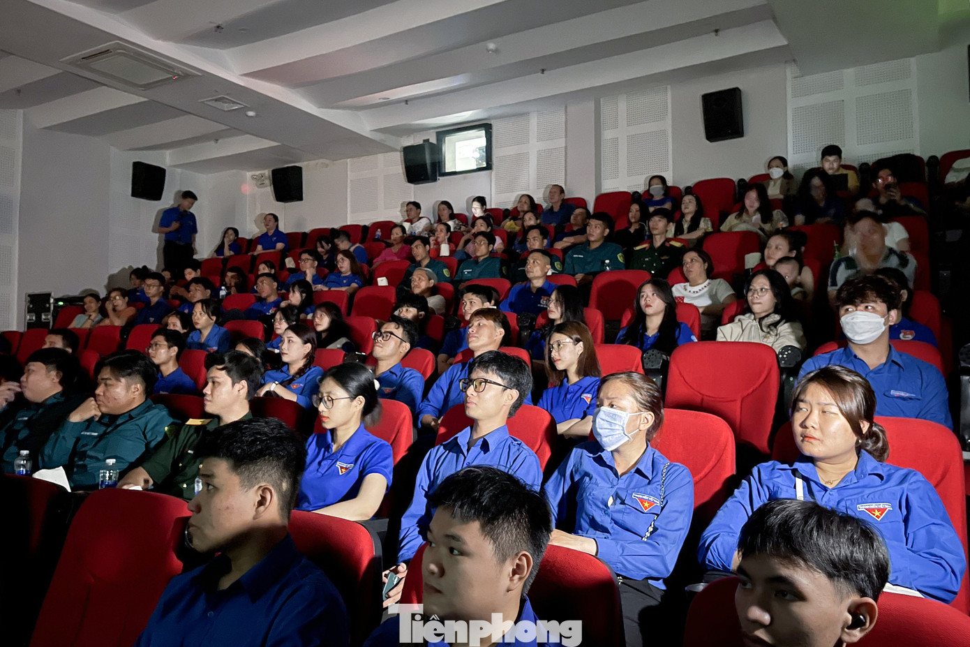 Theo anh Nguyễn Duy Thành - Trưởng ban Tuyên Giáo - Thành Đoàn Đà Nẵng: "Thông qua những tác phẩm điện ảnh, tuổi trẻ Đà Nẵng được nhìn lại sự hy sinh anh dũng của các thế hệ cha anh cho sự nghiệp giải phóng dân tộc. Để từ đó, mỗi bạn trẻ quyết tâm học tập, noi gương các thế hệ thanh niên đi trước, những tấm gương anh hùng trẻ tuổi trở thành lớp thế hệ tiên phong trong sự nghiệp xây dựng và bảo vệ Tổ quốc". Theo anh Nguyễn Duy Thành - Trưởng ban Tuyên Giáo - Thành Đoàn Đà Nẵng: "Thông qua những tác phẩm điện ảnh, tuổi trẻ Đà Nẵng được nhìn lại sự hy sinh anh dũng của các thế hệ cha anh cho sự nghiệp giải phóng dân tộc. Để từ đó, mỗi bạn trẻ quyết tâm học tập, noi gương các thế hệ thanh niên đi trước, những tấm gương anh hùng trẻ tuổi trở thành lớp thế hệ tiên phong trong sự nghiệp xây dựng và bảo vệ Tổ quốc".
