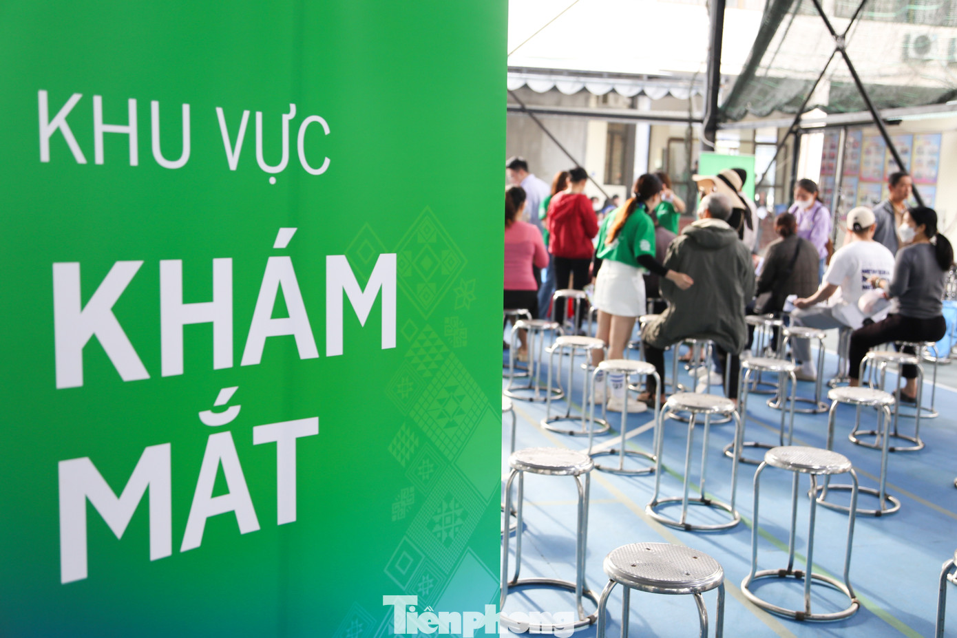 Bên cạnh đó, các thiết bị khám bệnh tiên tiến, hiện đại, các xe khám bệnh lưu động cũng được bố trí để hỗ trợ các bác sĩ trong quá trình thăm khám, chẩn đoán và sàng lọc bệnh.