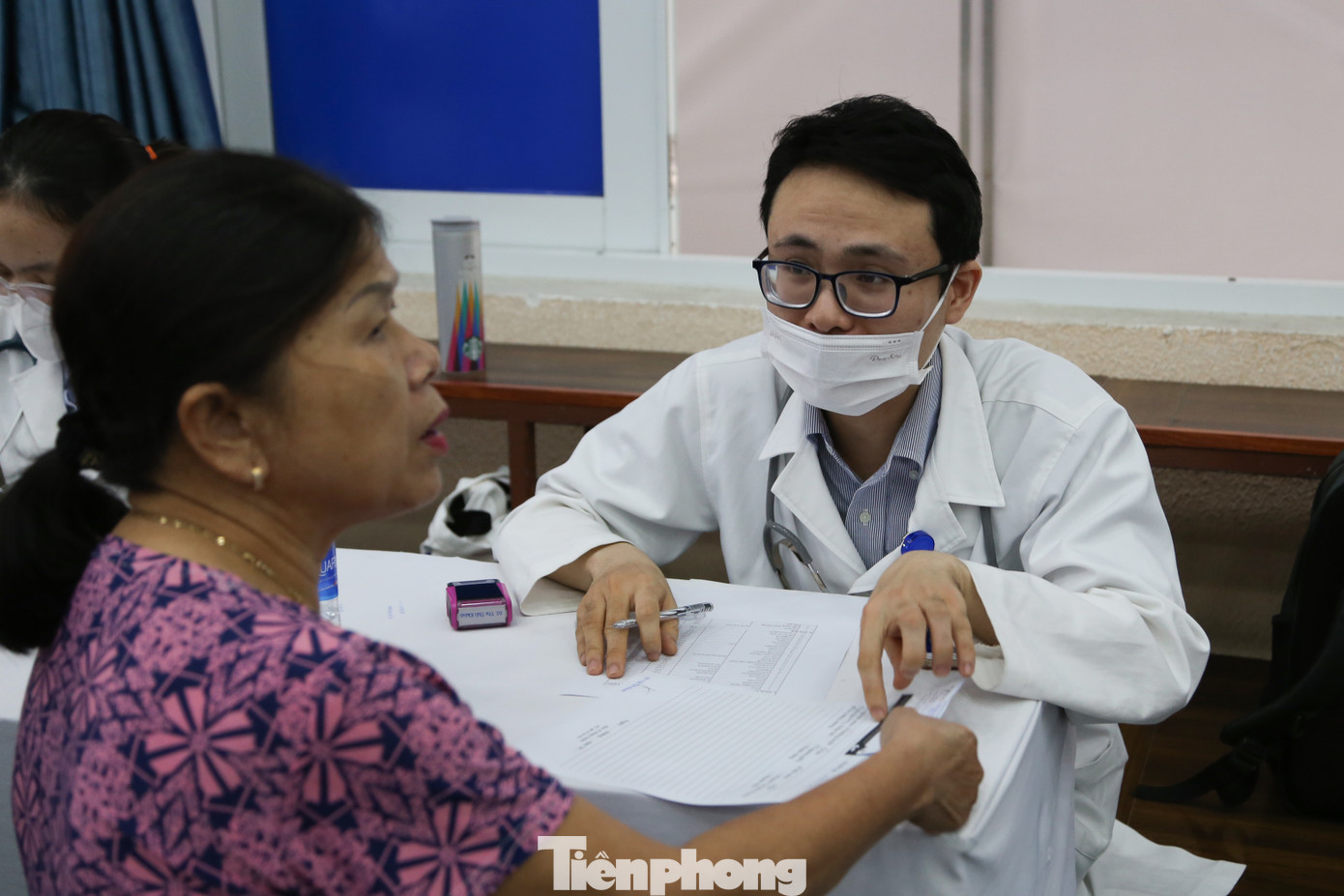 Tại Ngày hội, hơn 1.000 người dân được các bác sĩ khám, phát thuốc và tầm soát các bệnh về tiêu hóa miễn phí với các trang thiết bị, máy móc hiện đại.