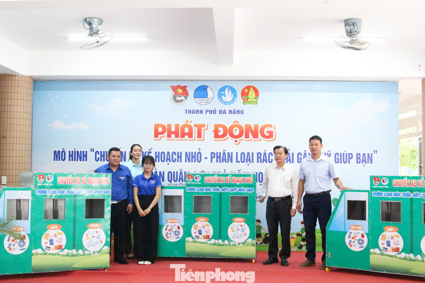 Chuyến xe kế hoạch nhỏ tiếp tục được bàn giao cho 12 trường tiểu học trên địa bàn quận Sơn Trà. Ảnh: Giang Thanh Chuyến xe kế hoạch nhỏ tiếp tục được bàn giao cho 12 trường tiểu học trên địa bàn quận Sơn Trà. Ảnh: Giang Thanh