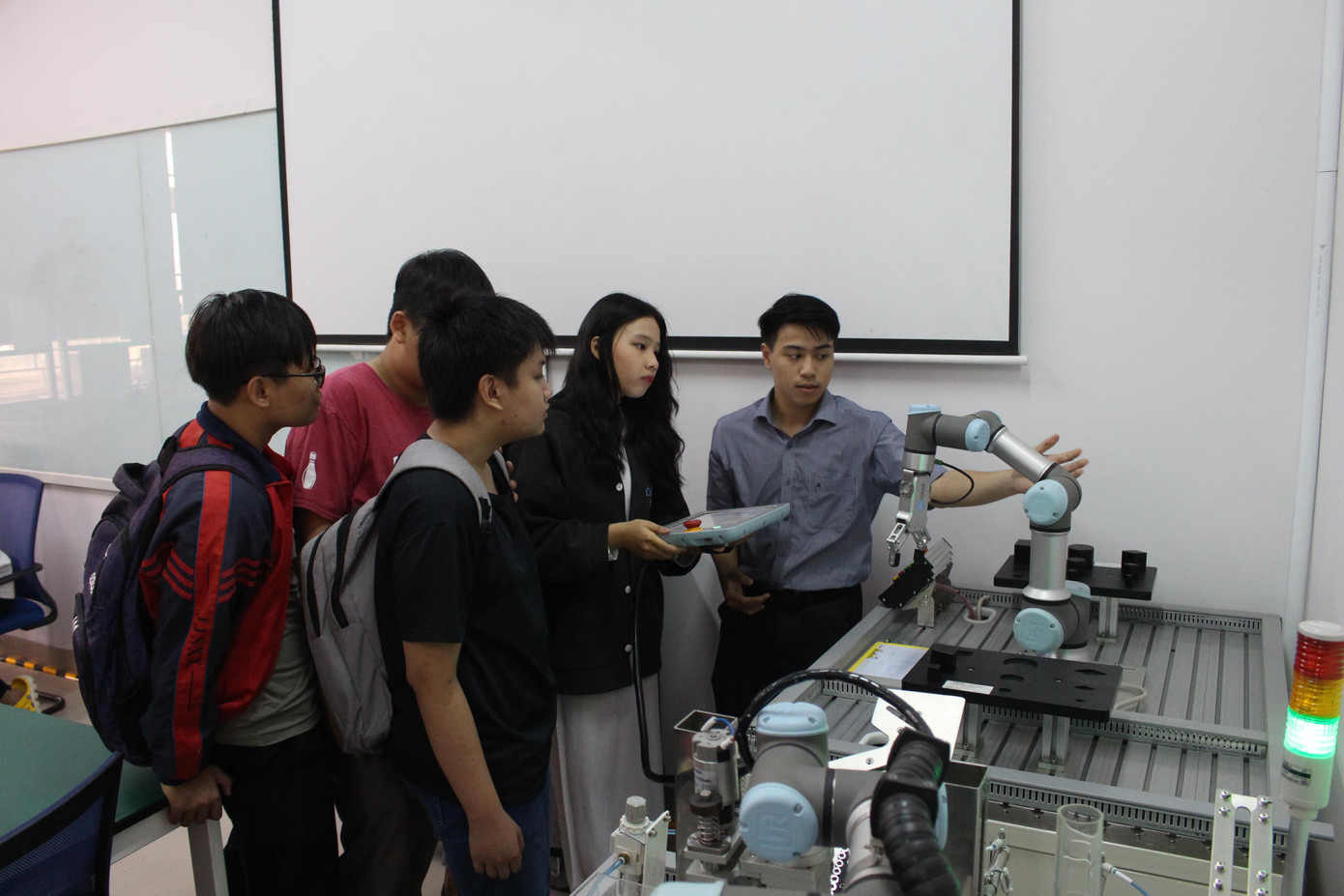 Cuộc thi Sinh viên Nghiên cứu khoa học năm 2022 tìm kiếm các ý tưởng, giải pháp nghiên cứu có tính ứng dụng cao, giải quyết những vấn đề thực tiễn