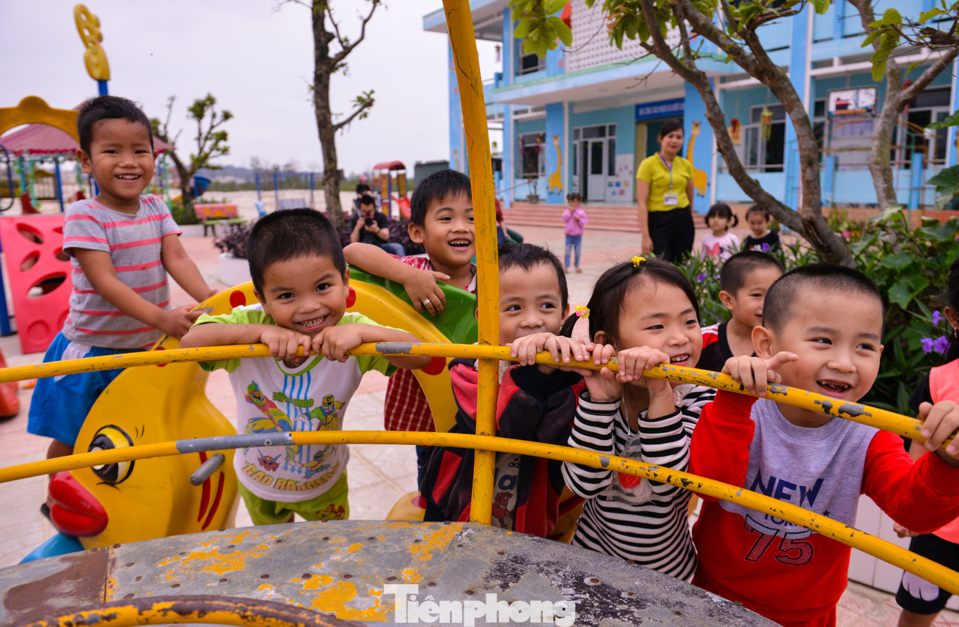 15 năm qua, hơn 2 ngàn công trình, dự án phòng tránh thiên tai được triển khai trên 55 tỉnh, thành trong cả nước 15 năm qua, hơn 2 ngàn công trình, dự án phòng tránh thiên tai được triển khai trên 55 tỉnh, thành trong cả nước