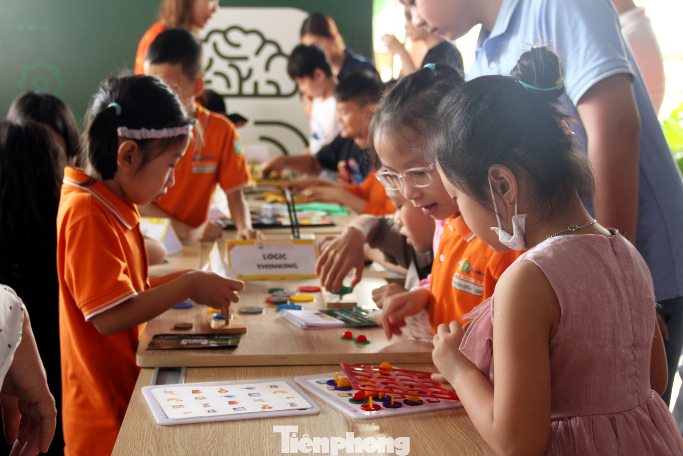 Bên cạnh kiến thức lịch sử, mỗi trạm là một trò chơi công nghệ như: các trò chơi trượt số tư duy logic, trò chơi thực tế ảo, in 3D khắc lazer, lắp ghép gỗ Tháp Đà Nẵng, trải nghiệm lập trình robot ảo, trải nghiệm trò chơi điện tử trên nền tảng robolox, thiết kế thuyền buồm có đèn chiếu sáng để vận chuyển vật liệu, vũ khí chiến đấu tại “lá chắn thép” Phan Rang, chế tạo vũ khí máy bắn đá và tên lửa cồn… Nội dung của các trò chơi cũng được xây dựng trên diễn biến các chiến dịch lịch sử trong chiến dịch mùa xuân năm 1975.