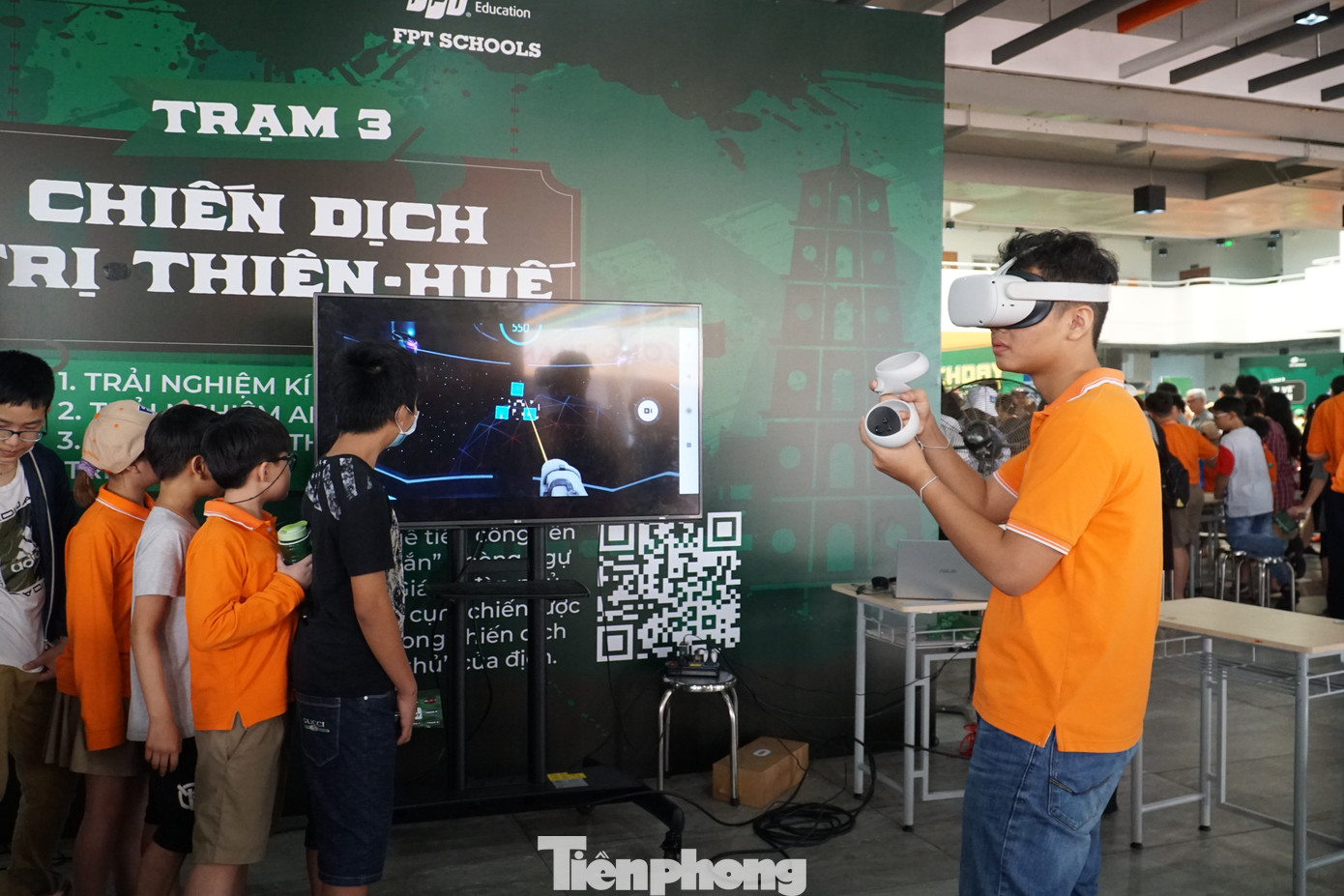 Cùng với các hoạt động trải nghiệm, vòng Chung kết FSchool Stempetition cơ sở cũng diễn ra sôi nổi với 10 đội dự thi. Top 5 đội thi xuất sắc nhất sẽ bước tiếp vào Chung kết Fschools Stempetition toàn quốc vào tháng 4/2023. Trong phần đấu giá từ thiện, các sản phẩm được đấu giá đều là mô hình 3D do chính học sinh thiết kế và chế tạo thông qua việc ứng dụng các kiến thức đã học tại trường. Tổng số tiền đấu giá mang về sẽ được nhà trường quyên góp vào quỹ thiện nguyện vì cộng đồng năm 2023.