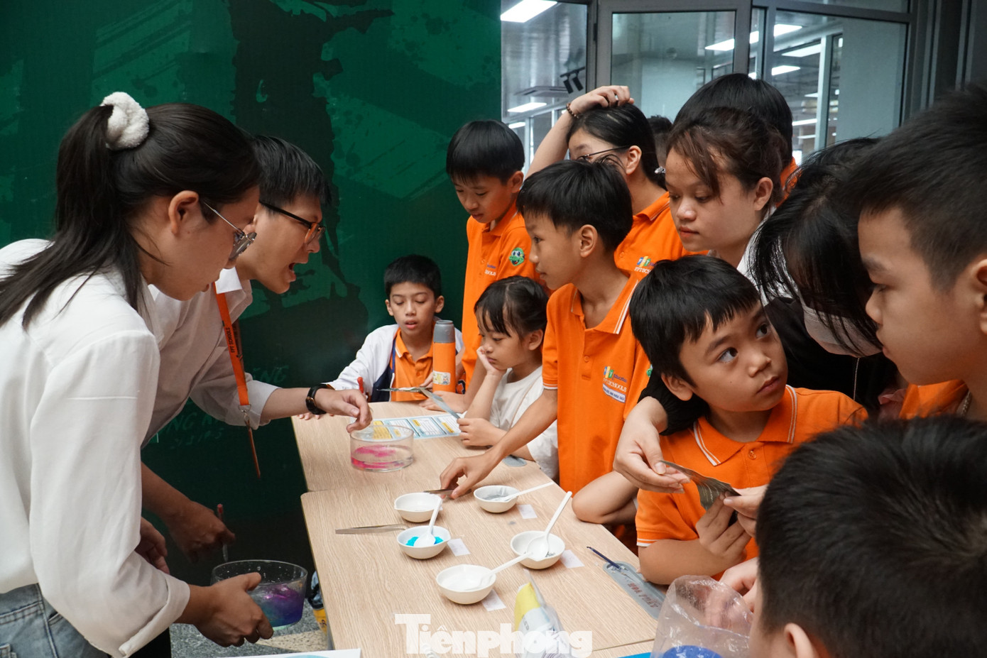 Theo cô Nguyễn Thị Kiều Ngân, Giám đốc khối TH và THCS FPT Đà Nẵng, là đơn vị tiên phong đưa Robotics, AI vào giảng dạy chính khóa, trường luôn chú trọng các trải nghiệm giúp học sinh hình thành tư duy logic, phát huy tối đa khả năng của mình trong thời đại số. “Ngày hội Techday mong muốn tạo nên một sân chơi bổ ích, giúp học sinh được quan sát, thực hành các kiến thức liên quan tới khoa học, công nghệ, kĩ thuật, toán học và phát triển các kỹ năng mềm. Từ đó, nuôi dưỡng niềm đam mê với khoa học công nghệ và những giá trị lịch sử quý báu của đất nước”, cô Kiều Ngân chia sẻ.