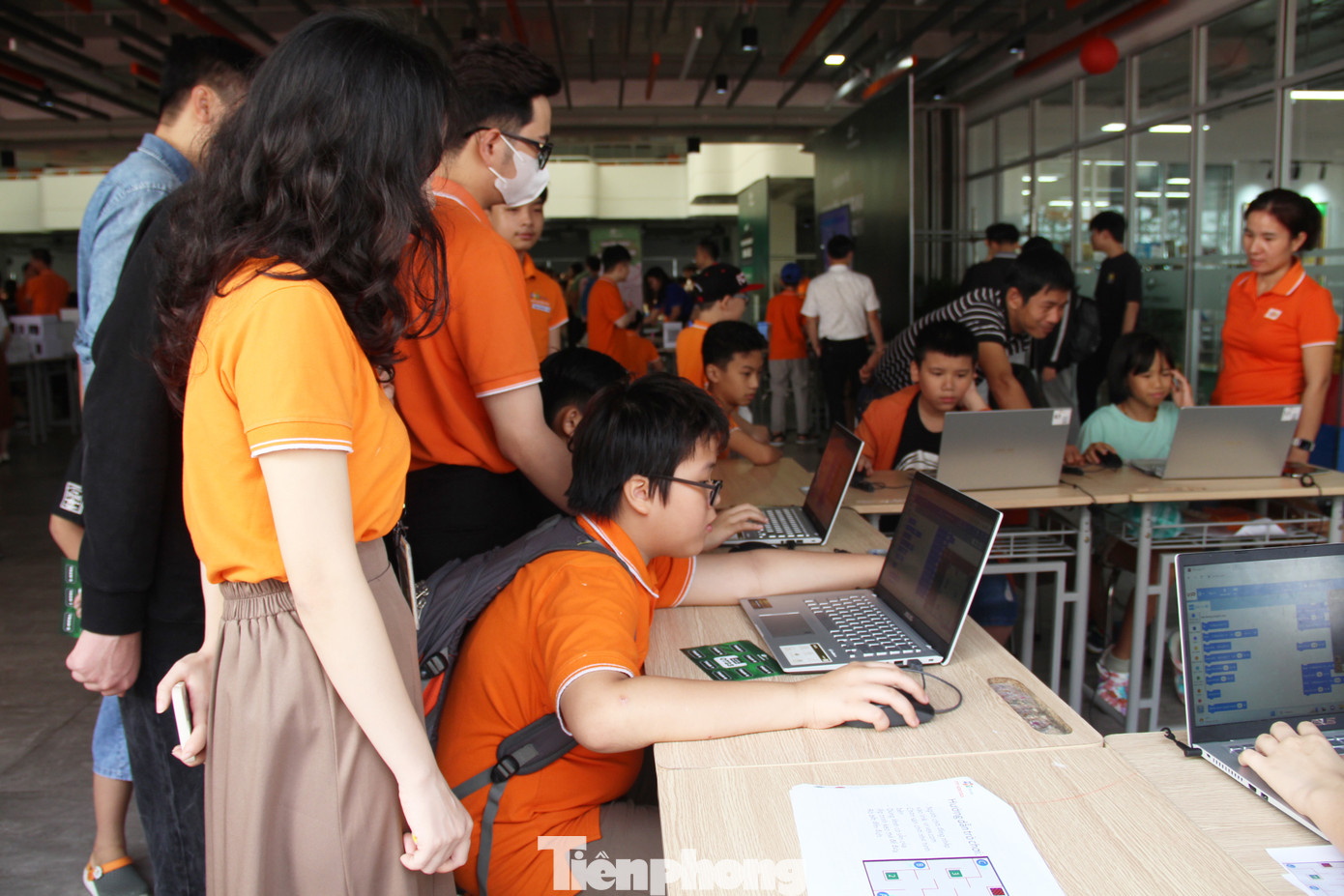 Bên cạnh kiến thức lịch sử, mỗi trạm là một trò chơi công nghệ như: các trò chơi trượt số tư duy logic, trò chơi thực tế ảo, in 3D khắc lazer, lắp ghép gỗ Tháp Đà Nẵng, trải nghiệm lập trình robot ảo, trải nghiệm trò chơi điện tử trên nền tảng robolox, thiết kế thuyền buồm có đèn chiếu sáng để vận chuyển vật liệu, vũ khí chiến đấu tại “lá chắn thép” Phan Rang, chế tạo vũ khí máy bắn đá và tên lửa cồn… Nội dung của các trò chơi cũng được xây dựng trên diễn biến các chiến dịch lịch sử trong chiến dịch mùa xuân năm 1975.