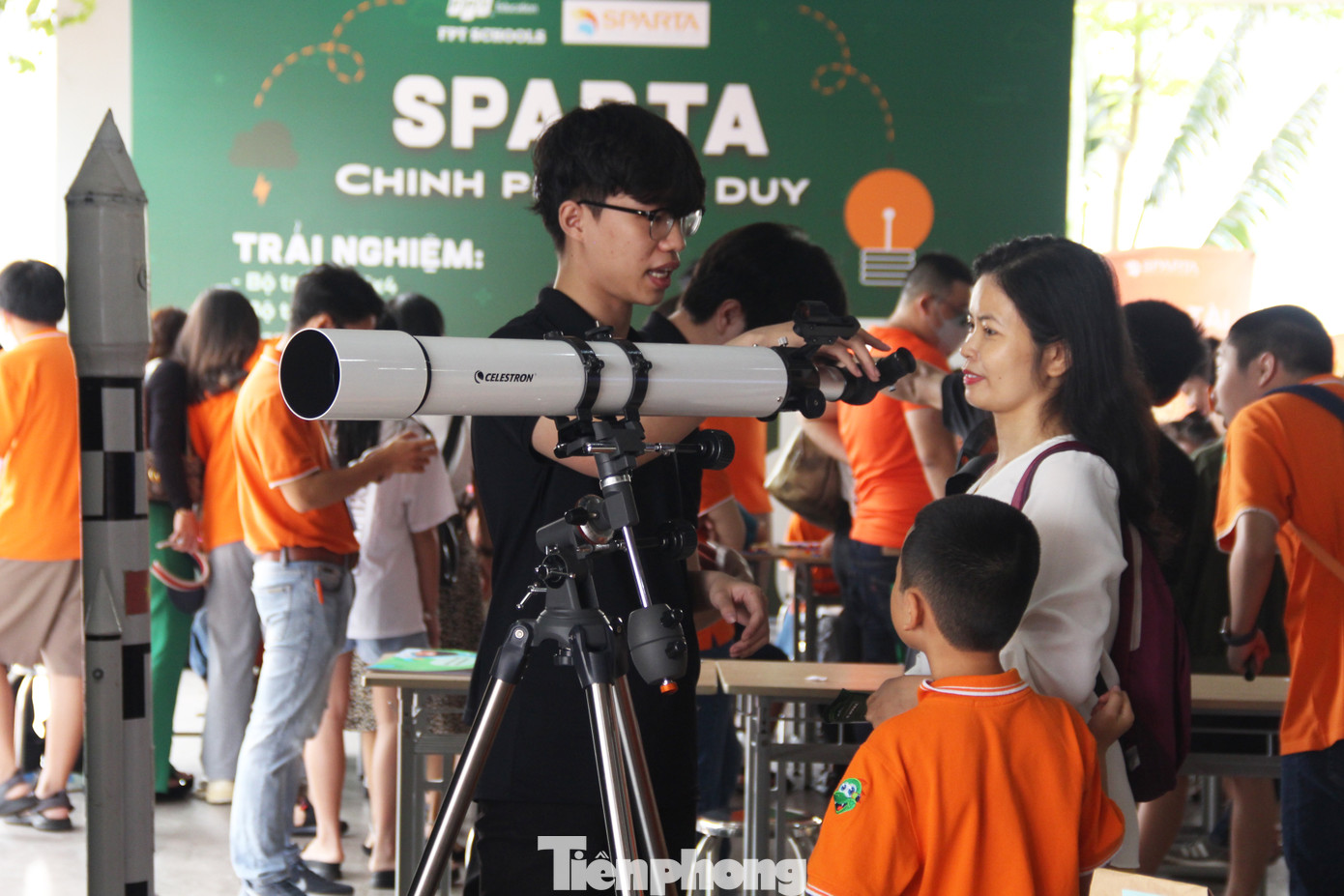 Ngoài ra, Ngày hội còn các không gian trải nghiệm của Khoa Vật lí (Trường ĐH Sư phạm – Đại học Đà Nẵng), CLB Thiên văn Đà Nẵng, Toán tư duy quốc tế Sparta với các gian hàng thí nghiệm, minigames tư duy… hấp dẫn dành cho học sinh và phụ huynh.