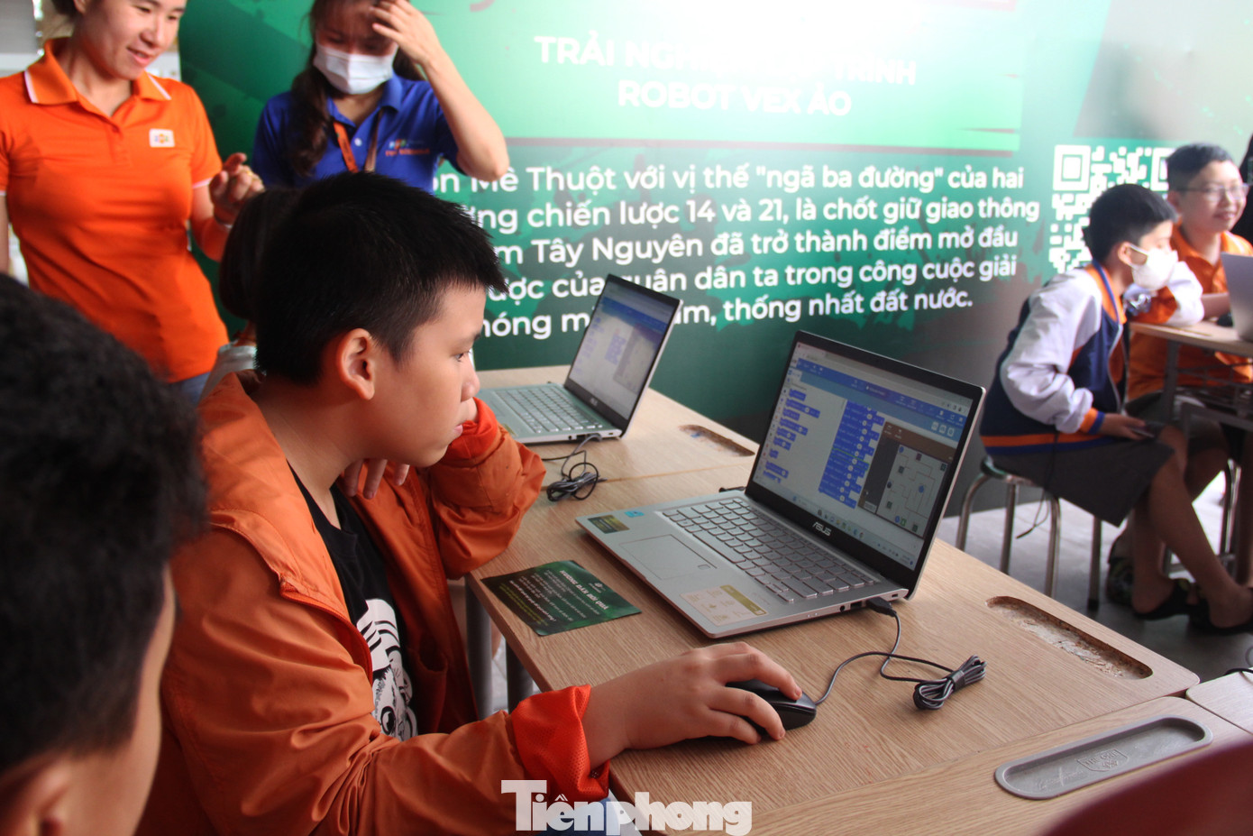 Theo đó, chương trình Techday 2023 bao gồm 04 phần: Trải nghiệm ứng dụng khoa học công nghệ, chung kết cuộc thi Stempetition, chung kết cuộc thi Robotics và đấu giá từ thiện. Đây là sân chơi mới giúp học sinh thêm yêu lịch sử nước nhà qua việc ứng dụng kiến thức công nghệ của môn học vào thực tế.