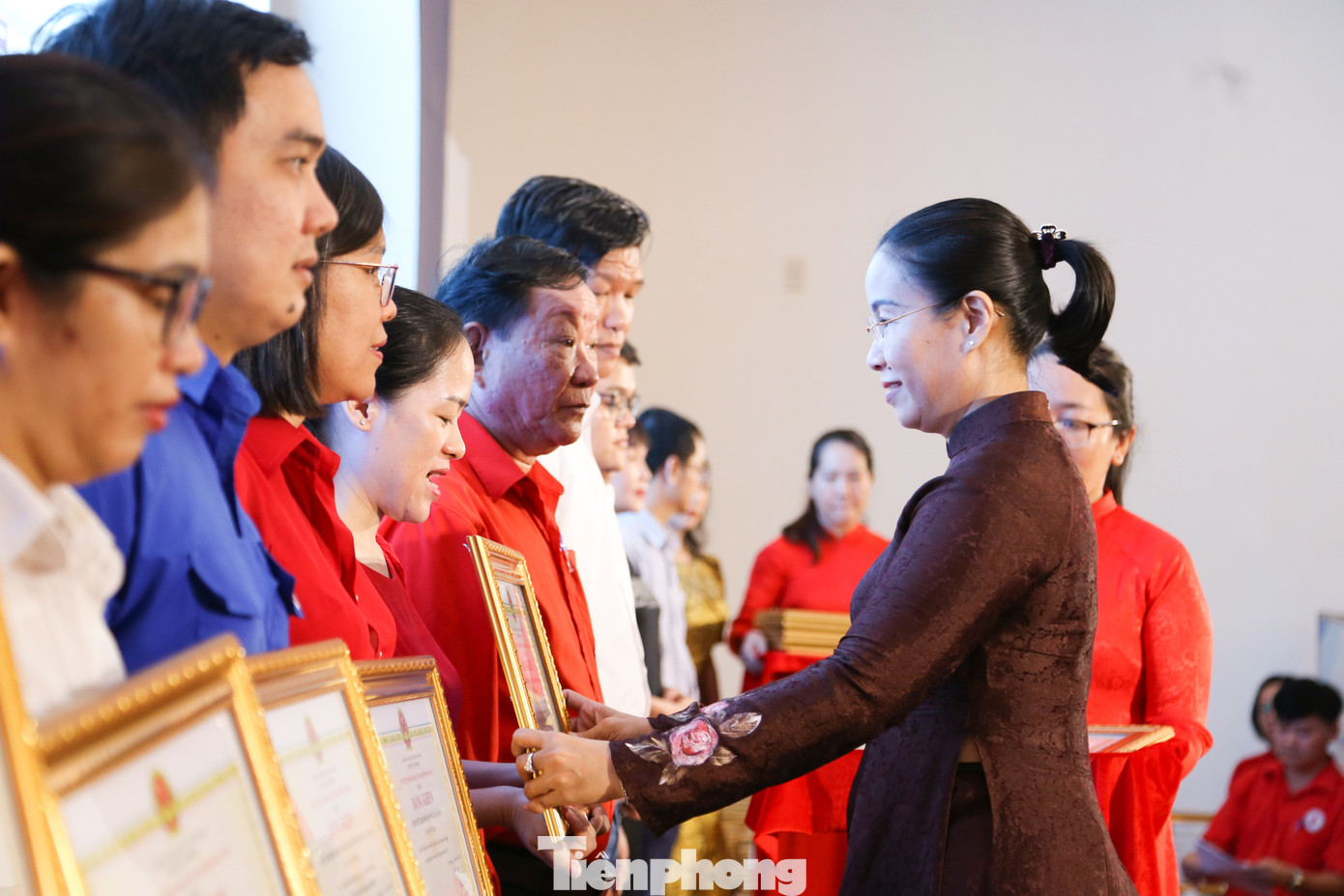 Phó Chủ tịch UBND TP Đà Nẵng Nguyễn Thị Anh Thi biểu dương nhiều tấm gương, gia đình tiêu biểu, hiến máu hàng chục lần Phó Chủ tịch UBND TP Đà Nẵng Nguyễn Thị Anh Thi biểu dương nhiều tấm gương, gia đình tiêu biểu, hiến máu hàng chục lần