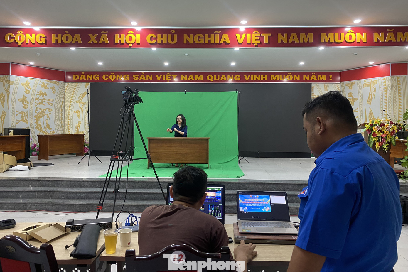 Chiều cùng ngày, BTC đã chạy thử kịch bản chương trình, kiểm tra kỹ thuật, đường truyền để đảm bảo chương trình diễn ra suôn sẻ