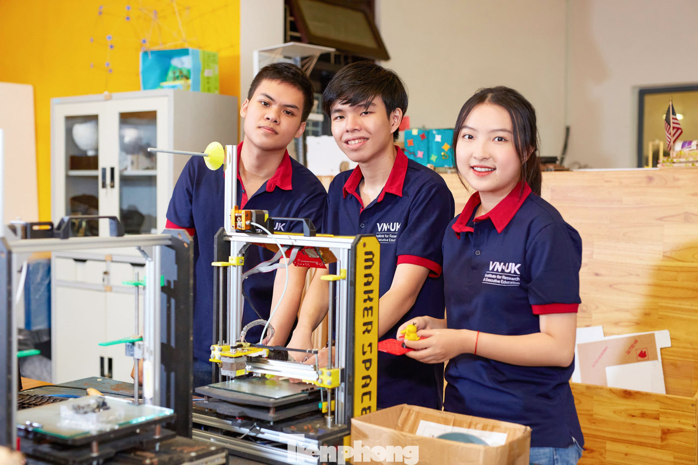 Sinh viên Viện Nghiên cứu và Đào tạo Việt - Anh Sinh viên Viện Nghiên cứu và Đào tạo Việt - Anh