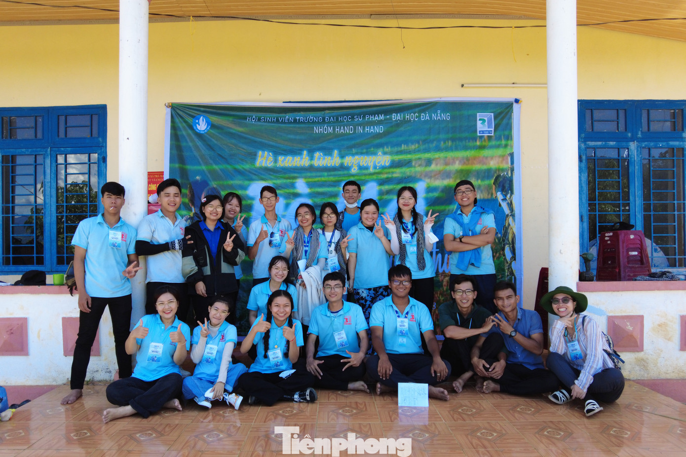 10 ngày dừng chân ngắn ngủi ở thôn 3 (xã Trà Mai), các tình nguyện viên đã giúp bà con nơi đây san mặt bằng, xây dựng sân bóng chuyền cộng đồng, sơn sửa phòng học, mở những lớp học kỹ năng cho các em nhỏ ở thôn 3, tổ chức các buổi chiếu phim miền núi, nấu những bữa cơm yêu thương…