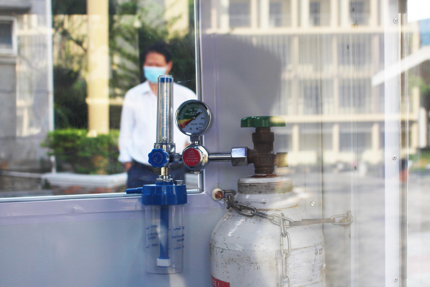 Phía trong cabin bố trí cả bình oxy đề phòng các trường hợp vận chuyển bệnh nhân nặng, cần trợ thở