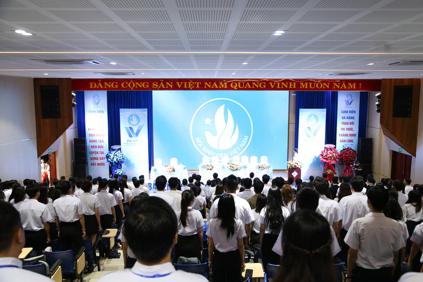 Bí thư T.Ư Đoàn, Chủ tịch T.Ư Hội Sinh viên Việt Nam cũng đề nghị Hội Sinh viên TP. Đà Nẵng liên tục đổi mới, bắt kịp tâm tư, nguyện vọng sinh viên, trở thành người bạn đồng hành đáng tin cậy của sinh viên.