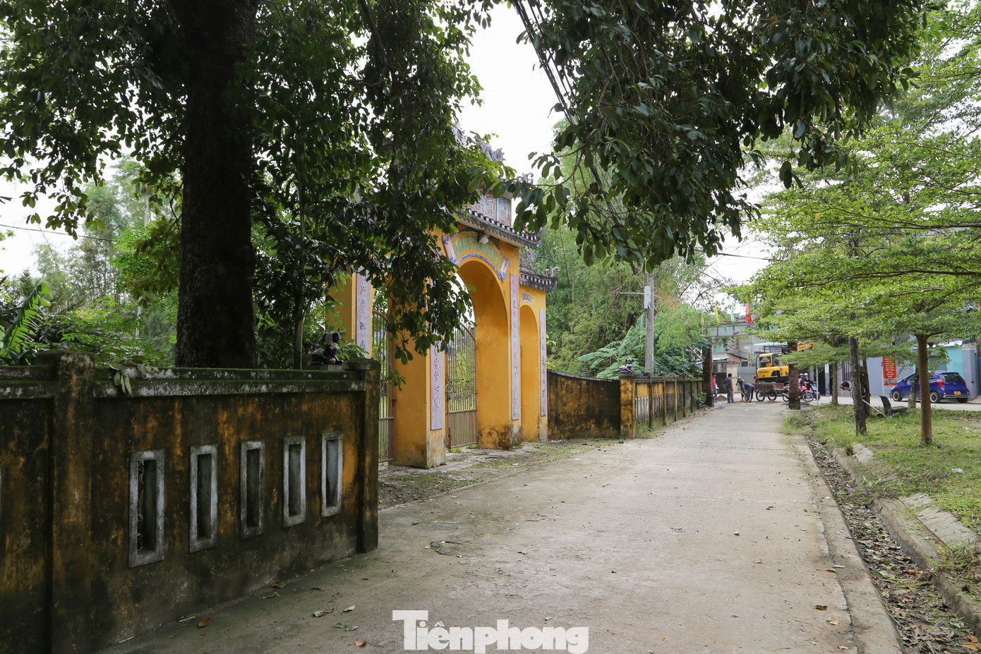 Làng cổ Phong Nam nằm cách trung tâm TP. Đà Nẵng khoảng 10km với diện tích khoảng 1,62 km2. Dù trải qua cả trăm năm kể từ lúc lập làng, nơi đây vẫn giữ được vẻ đẹp cổ kính, hồn hậu của làng quê. Ảnh: Giang Thanh.