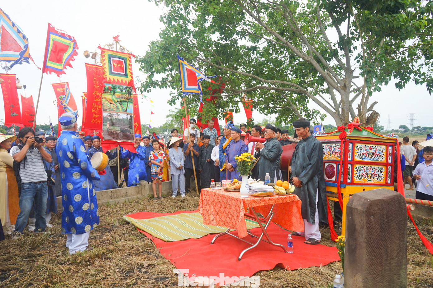 Ở làng Phong Lệ có nghi lễ rước Thần Nông do các mục đồng trong làng thực hiện với tên gọi lễ hội Mục đồng. Đến nay, lễ hội này vẫn tiếp tục được người dân ở đây duy trì đều đặn qua các năm, trở thành một lễ hội văn hóa độc đáo, riêng có của miền quê này.