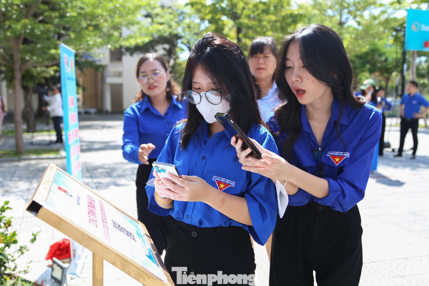 Nhiều mô hình, hoạt động chuyển đổi số được tuổi trẻ Đà Nẵng triển khai trong chiến dịch Tình nguyện hè năm 2023. Ảnh: Giang Thanh