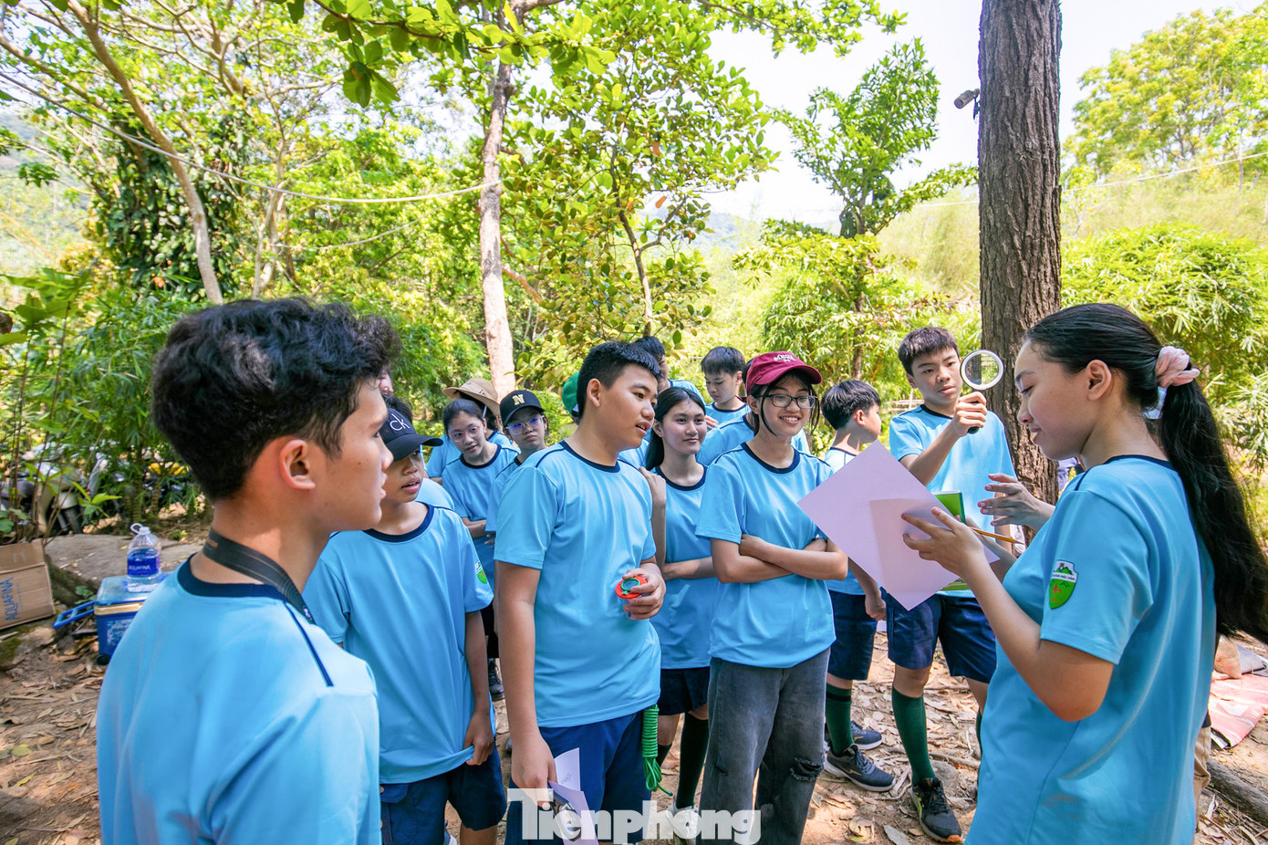 Thông qua những bài học từ tự nhiên, tình yêu môi trường được gieo mầm trong các bạn học sinh Thông qua những bài học từ tự nhiên, tình yêu môi trường được gieo mầm trong các bạn học sinh