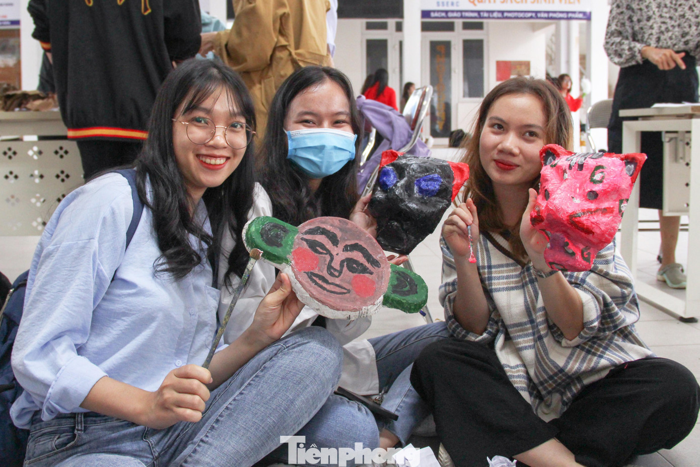 "Trong giai đoạn sắp tới, dự án sẽ triển khai nhiều chương trình, hoạt động với độ lan tỏa rộng rãi hơn để không chỉ xây dựng được lối sống xanh trong sinh viên Đại học Kinh tế mà còn lan tỏa, truyền cảm hứng cho các bạn sinh viên trên địa bàn Đà Nẵng hiểu và thực hành lối sống xanh", chị Thảo nói. "Trong giai đoạn sắp tới, dự án sẽ triển khai nhiều chương trình, hoạt động với độ lan tỏa rộng rãi hơn để không chỉ xây dựng được lối sống xanh trong sinh viên Đại học Kinh tế mà còn lan tỏa, truyền cảm hứng cho các bạn sinh viên trên địa bàn Đà Nẵng hiểu và thực hành lối sống xanh", chị Thảo nói.