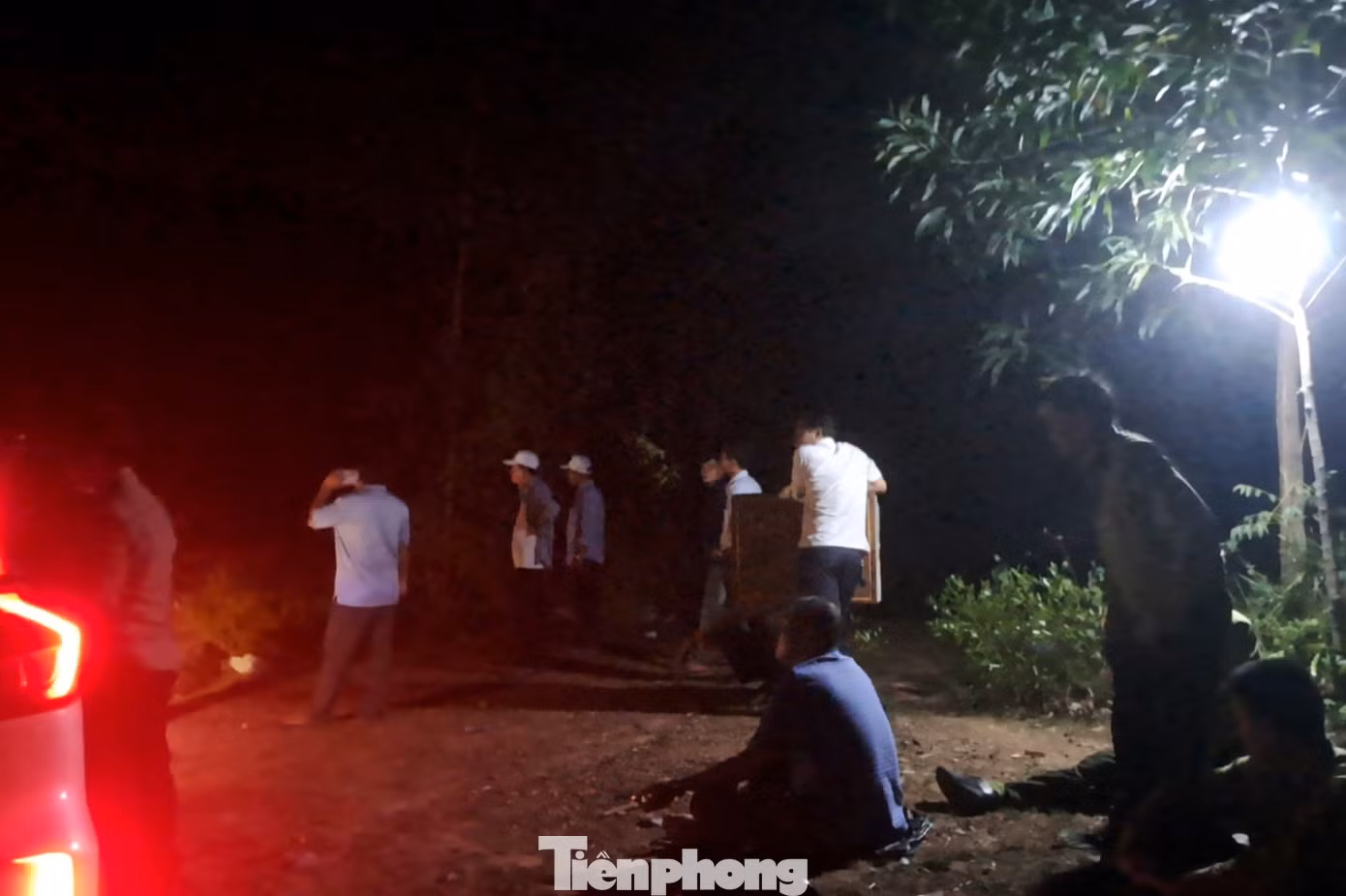 Ngay trong tối nay, đoàn công tác của Giám đốc Sở Nông nghiệp và Phát triển nông thôn (NN&amp;PTNT) tỉnh Bình Định có mặt để chỉ đạo công tác chữa cháy.