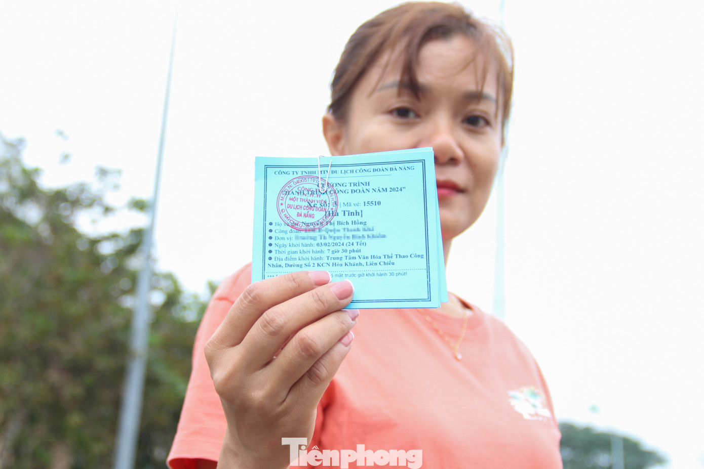 Với mỗi tấm vé xe Công đoàn, công nhân, người lao động và gia đình được về quê với giá 0 đồng, được hỗ trợ tiền ăn (100 nghìn đồng/người).