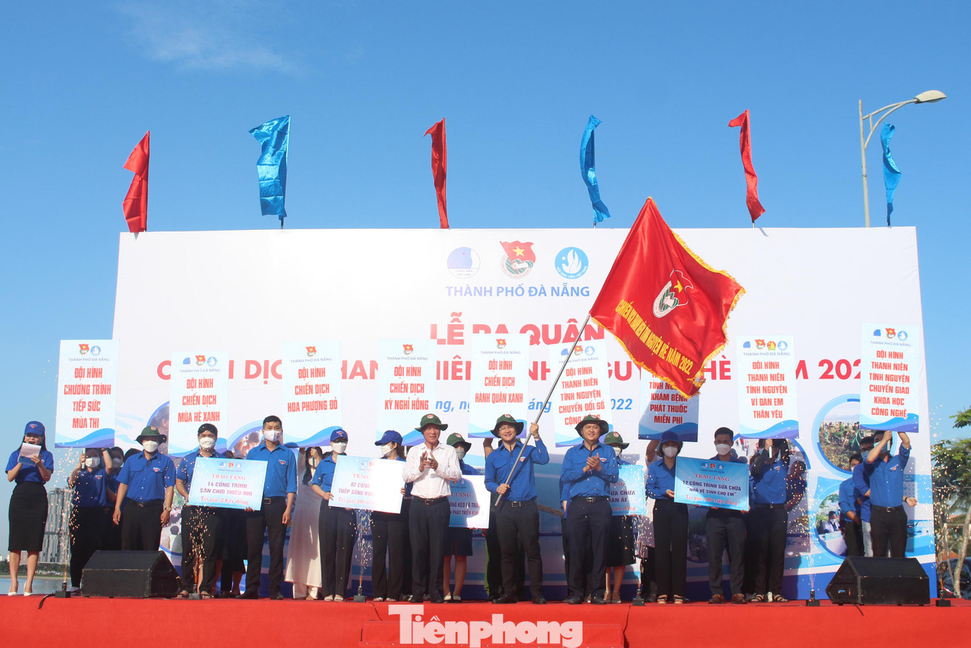 Đà Nẵng triển khai 9 đội hình tình nguyện để triển khai các hoạt động trong Chiến dịch tình nguyện hè năm 2022. Ảnh: Giang Thanh Đà Nẵng triển khai 9 đội hình tình nguyện để triển khai các hoạt động trong Chiến dịch tình nguyện hè năm 2022. Ảnh: Giang Thanh