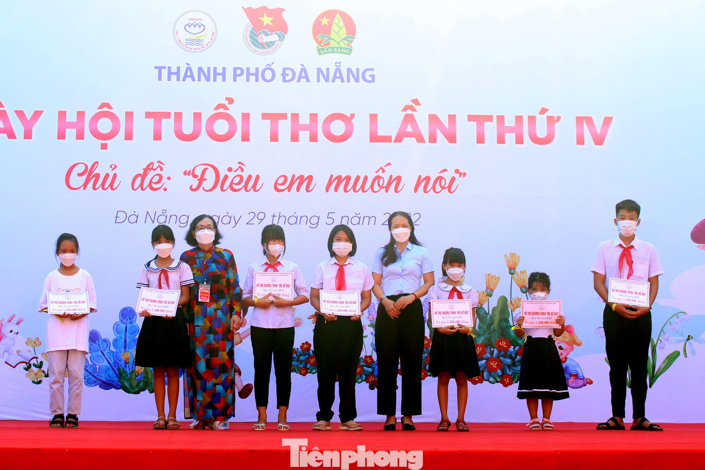 10 em nhỏ mồ côi ở huyện Hòa Vang được nhận hỗ trợ từ chương trình "Mẹ đỡ đầu"