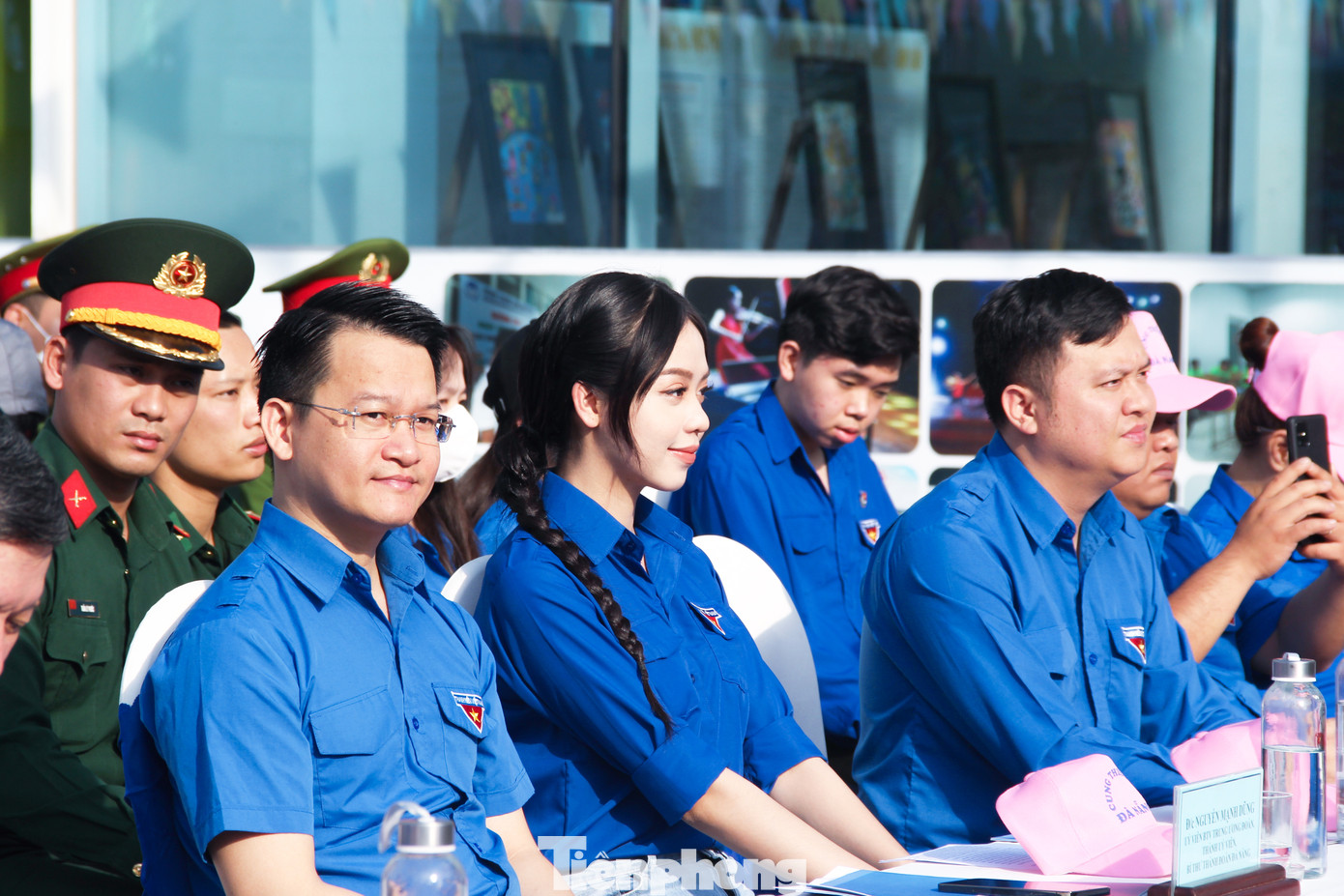 Hoa hậu Việt Nam Huỳnh Thị Thanh Thủy cùng 300 bạn trẻ Đà Nẵng tham gia trồng cây xanh dịp đầu Xuân Quý Mão. Ảnh: Giang Thanh Hoa hậu Việt Nam Huỳnh Thị Thanh Thủy cùng 300 bạn trẻ Đà Nẵng tham gia trồng cây xanh dịp đầu Xuân Quý Mão. Ảnh: Giang Thanh