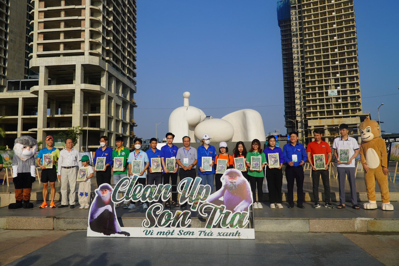 BTC đã trao thưởng cho 6 đội thi với tổng giá trị giải thưởng là 9 triệu đồng và 6 chuyến hành trình trải nghiệm bán đảo Sơn Trà cho tất cả các đội