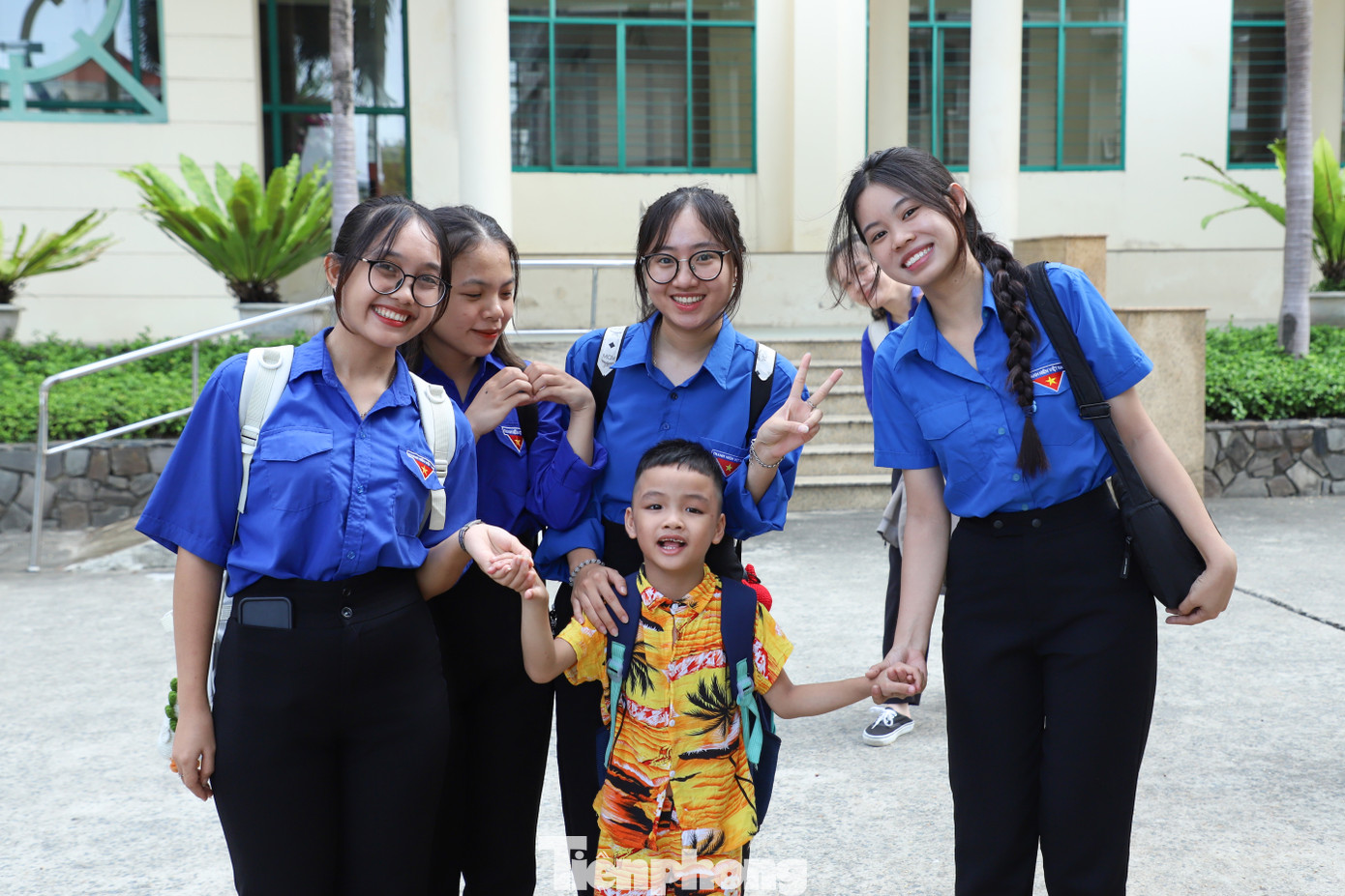 Trong đó, nổi bật là các lớp học kỹ năng miễn phí như: dạy tiền Tiểu học cho trẻ chuẩn bị vào lớp 1; luyện chữ đẹp; kỹ năng tự vệ; phòng chống bạo lực học đường và xâm hại tình dục trẻ em... dành cho học sinh có hoàn cảnh khó khăn trên các địa bàn đóng quân.