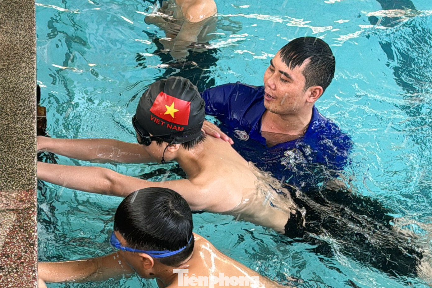 Được biết, trong Chiến dịch Thanh niên Tình nguyện hè năm 2024, các tổ chức Đoàn trên địa bàn Đà Nẵng đã đồng loạt triển khai nhiều lớp học kỹ năng miễn phí dành cho thanh thiếu nhi. Đến cuối tháng 6/2024, đã có gần 3.000 tham gia các lớp dạy bơi, phòng chống đuối nước miễn phí; 49 đội tình nguyện dạy tiếng Anh ở địa phương với sự tham gia của 575 lượt đoàn viên thanh niên...