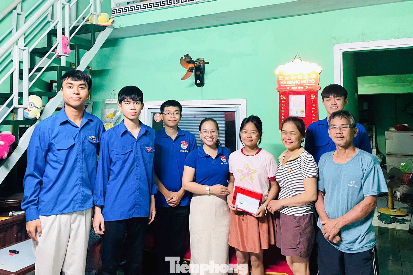 Ngay sau đó, Đoàn phường và các Chi đoàn khu dân cư đã triển khai tặng học bổng cho gần 30 em học sinh khó khăn, vượt khó học tốt trên địa bàn phường. Thời gian tới, Đoàn phường sẽ nhân rộng mô hình, triển khai 2 lần/năm vào dịp hè và dịp Tết Nguyên đán. "Chúng tôi mong muốn mô hình này được tiếp tục triển khai, nhân rộng ở các địa bàn khu dân cư để ngày càng nhiều em nhỏ khó khăn được tiếp sức, góp phần giáo dục, lan tỏa ý thức trách nhiệm với cộng đồng", chị Lê nói.