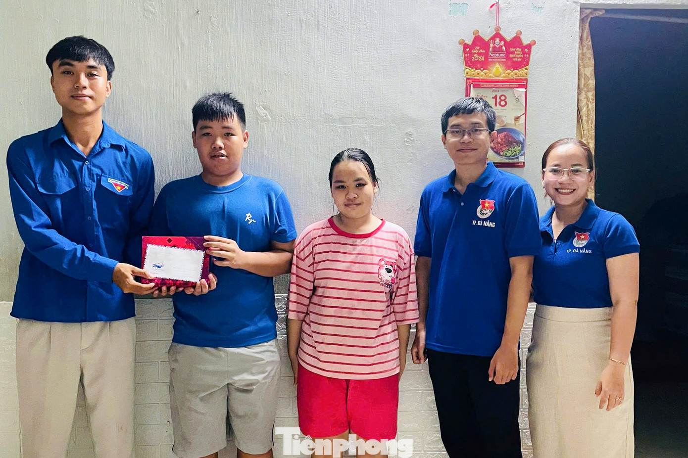 Ngay sau đó, Đoàn phường và các Chi đoàn khu dân cư đã triển khai tặng học bổng cho gần 30 em học sinh khó khăn, vượt khó học tốt trên địa bàn phường. Thời gian tới, Đoàn phường sẽ nhân rộng mô hình, triển khai 2 lần/năm vào dịp hè và dịp Tết Nguyên đán. "Chúng tôi mong muốn mô hình này được tiếp tục triển khai, nhân rộng ở các địa bàn khu dân cư để ngày càng nhiều em nhỏ khó khăn được tiếp sức, góp phần giáo dục, lan tỏa ý thức trách nhiệm với cộng đồng", chị Lê nói.