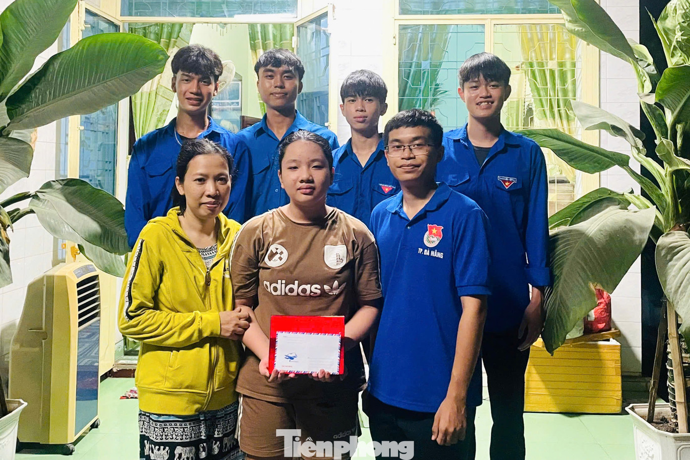 Ngay sau đó, Đoàn phường và các Chi đoàn khu dân cư đã triển khai tặng học bổng cho gần 30 em học sinh khó khăn, vượt khó học tốt trên địa bàn phường. Thời gian tới, Đoàn phường sẽ nhân rộng mô hình, triển khai 2 lần/năm vào dịp hè và dịp Tết Nguyên đán. "Chúng tôi mong muốn mô hình này được tiếp tục triển khai, nhân rộng ở các địa bàn khu dân cư để ngày càng nhiều em nhỏ khó khăn được tiếp sức, góp phần giáo dục, lan tỏa ý thức trách nhiệm với cộng đồng", chị Lê nói.