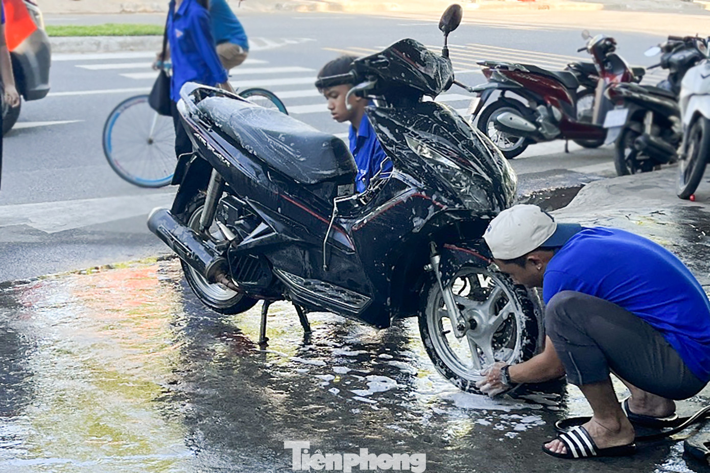 Đây là hoạt động ý nghĩa để tạo nguồn quỹ "Tiếp sức đến trường" trước thềm năm học mới 2024 - 2025. Chỉ sau 2 ngày triển khai, Đoàn phường Hòa Hiệp Bắc đã thu được nguồn quỹ hơn 6 triệu đồng để hỗ trợ các em nhỏ có hoàn cảnh khó khăn.