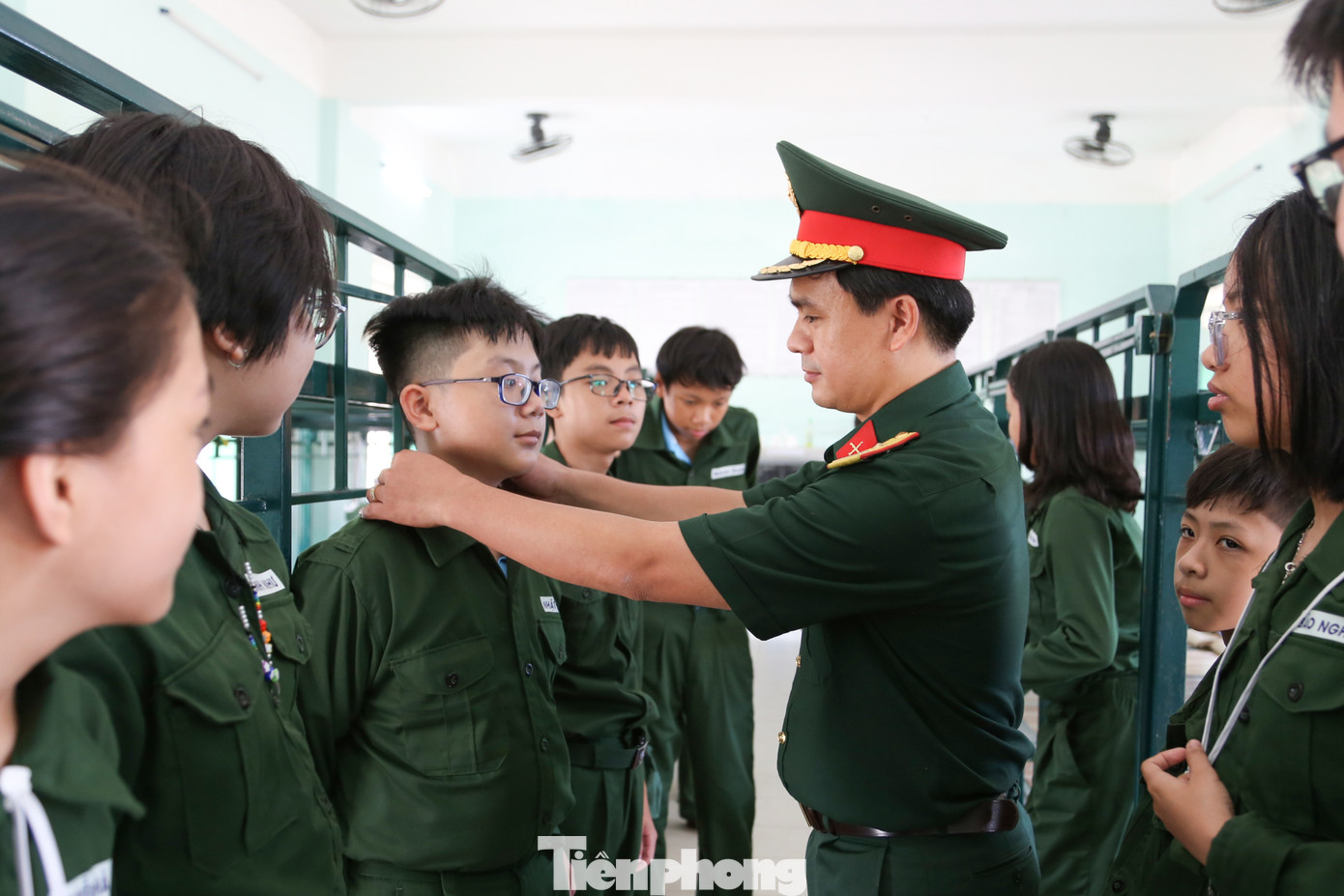 &quot;Tham gia Học kỳ trong quân đội, các em học sinh được trải nghiệm và hiểu hơn về đặc thù hoạt động của quân đội và môi trường quân ngũ, đặc biệt là tính kỉ luật và ý thức tập thể; từ đó, rèn luyện cho các em tinh thần tập thể, bỏ qua vị kỉ cá nhân, nâng cao trách nhiệm với gia đình và cộng đồng&quot;, Thiếu tá Tú nói.