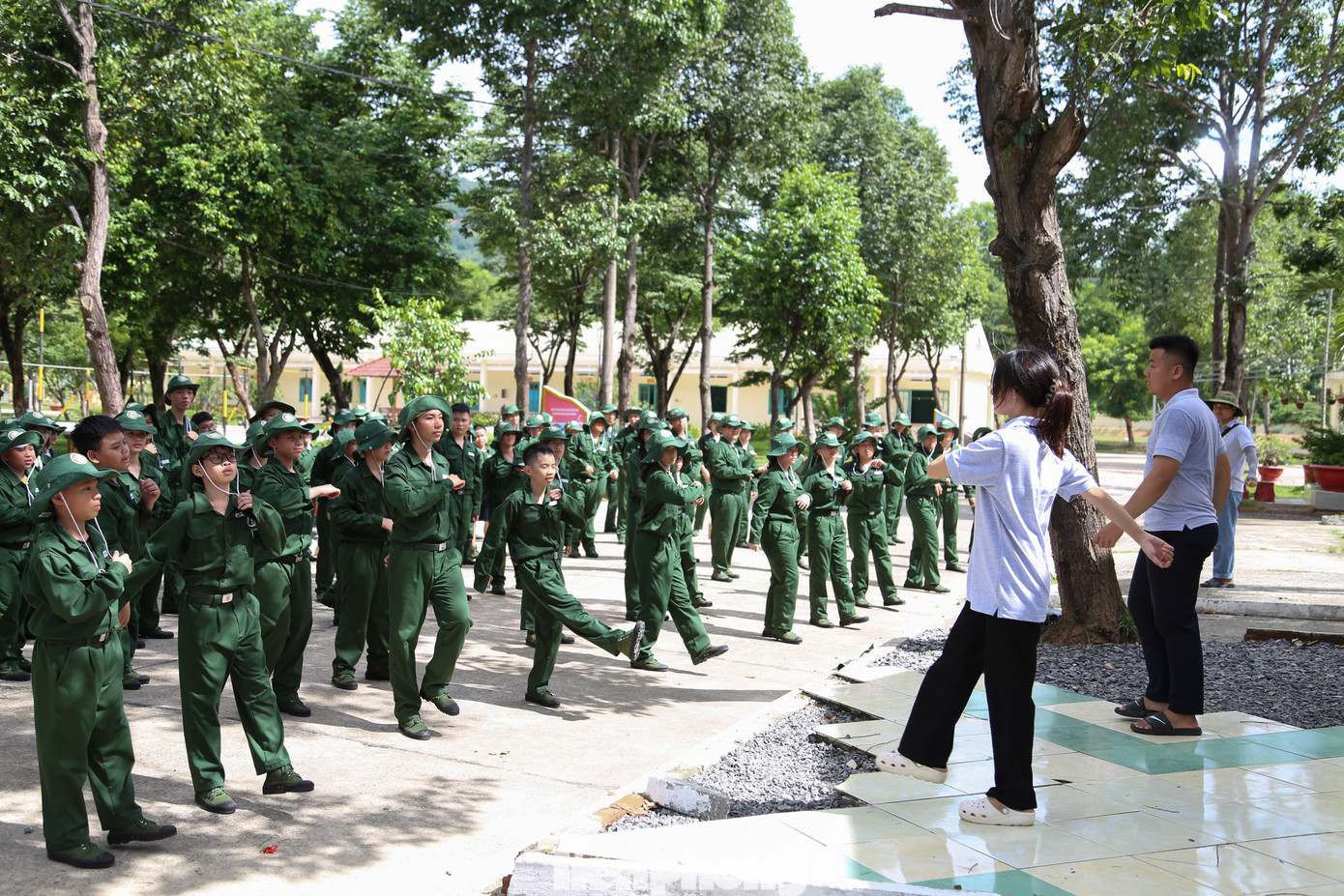 Ngoài ra, với sự đồng hành hỗ trợ của các huấn luyện viên trong Hội đồng huấn luyện của TP Đà Nẵng, các em học sinh còn học được nhiều kỹ năng như: kỹ năng sinh hoạt tập thể, kỹ năng dã ngoại, kỹ năng làm việc nhóm, kỹ năng ứng xử, kỹ năng giao tiếp... hay tham gia các trò chơi vận động, các hoạt động văn hóa thể thao...