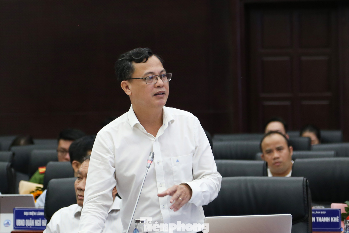 Đại diện lãnh đạo các Sở giải đáp thắc mắc, hiến kế của đại biểu thanh niên