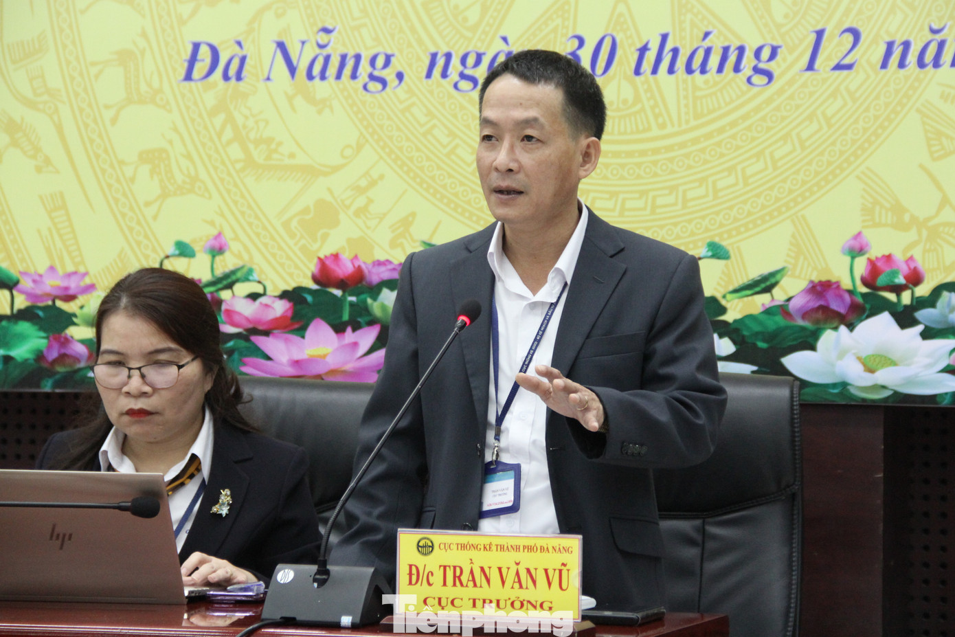 Theo ông Trần Văn Vũ - Cục trưởng Cục Thống kê TP Đà Nẵng, địa phương cần có sự điều chỉnh tỷ trọng các khu vực trong cơ cấu nền kinh tế để đảm bảo tăng trưởng bền vững Theo ông Trần Văn Vũ - Cục trưởng Cục Thống kê TP Đà Nẵng, địa phương cần có sự điều chỉnh tỷ trọng các khu vực trong cơ cấu nền kinh tế để đảm bảo tăng trưởng bền vững