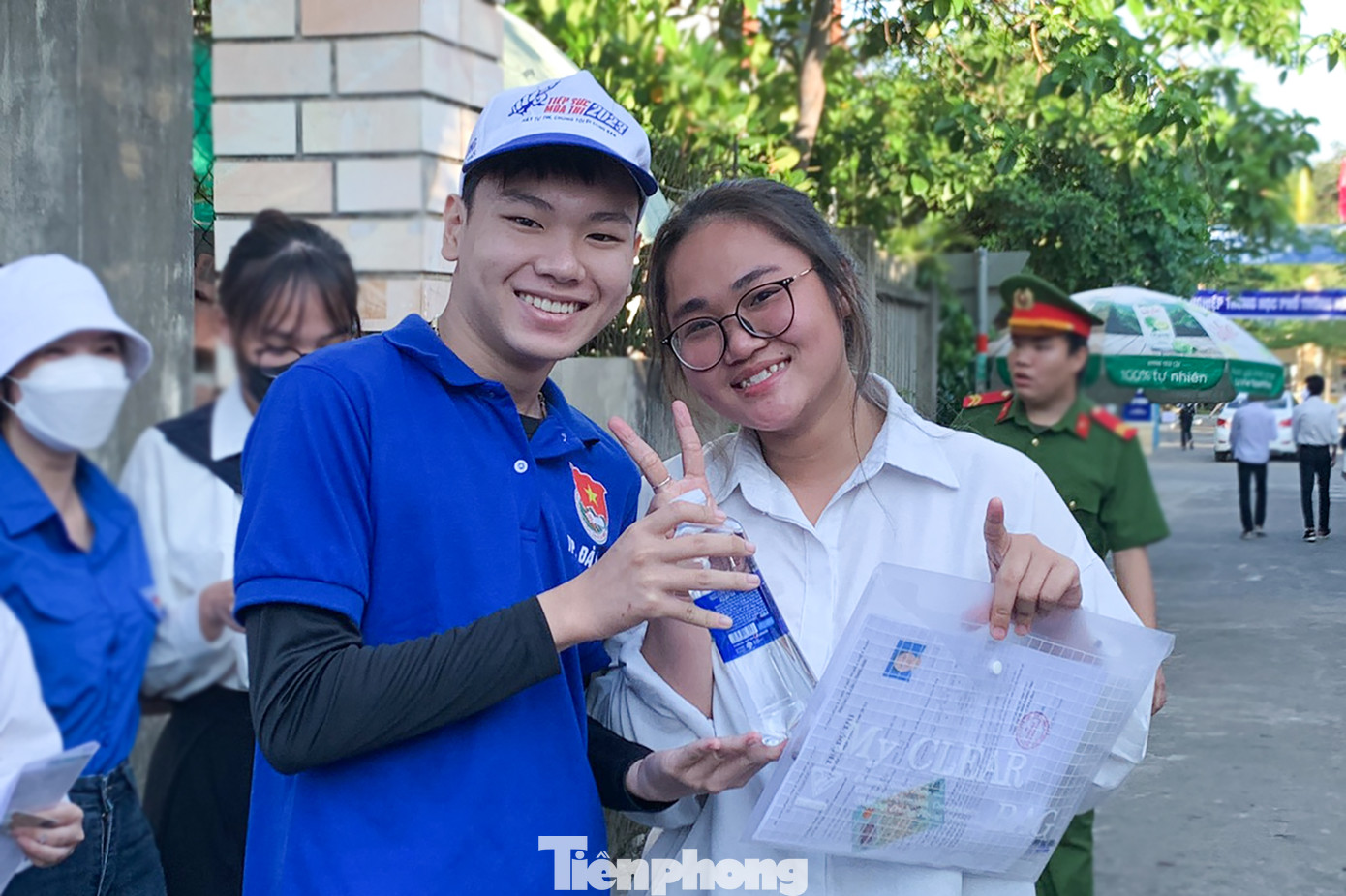 Theo anh Lê Công Hùng, Phó Bí thư Thành Đoàn Đà Nẵng, Thành Đoàn cũng tổ chức đội hình Tiếp sức mùa thi của thành phố với khoảng 50 tình nguyện viên, đảm nhiệm việc kết nối, hỗ trợ các đội tình nguyện viên tại các điểm thi trong công tác hậu cần, công tác truyền thông cũng như xử lý những sự cố bất thường.