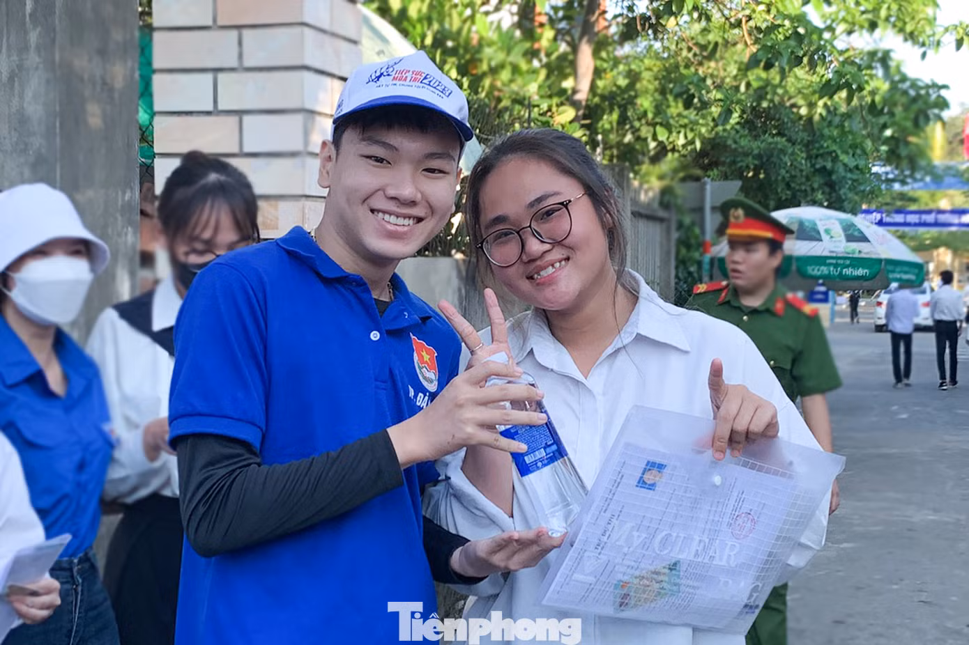 Theo anh Lê Công Hùng, Phó Bí thư Thành Đoàn Đà Nẵng, Thành Đoàn cũng tổ chức đội hình Tiếp sức mùa thi của thành phố với khoảng 50 tình nguyện viên, đảm nhiệm việc kết nối, hỗ trợ các đội tình nguyện viên tại các điểm thi trong công tác hậu cần, công tác truyền thông cũng như xử lý những sự cố bất thường.