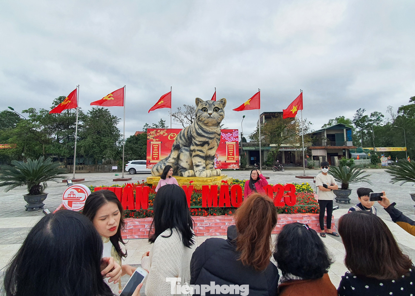Linh vật mèo ở huyện Triệu Phong (tỉnh Quảng Trị) được cư dân mạng bình chọn là "hoa hậu" trong số các linh vật mèo được trưng bày ở các tỉnh, thành phố dịp Tết Nguyên đán Quý Mão năm nay. Ảnh: Giang Thanh