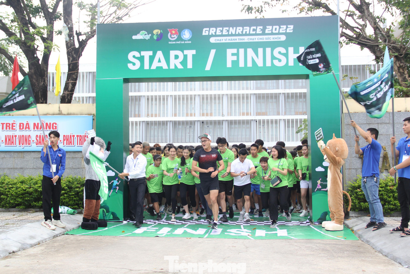 Đồng đại sứ của GreenRace năm nay là ca sĩ Quang Hào - Giám đốc Nhà hát Trưng Vương; cầu thủ Hoàng Minh Tâm - Đội trưởng CLB SHB Đà Nẵng; Hoa khôi Học sinh, sinh viên tài năng thanh lịch thành phố Đà Nẵng năm 2021 Phạm Tâm Anh Thy; Hoa khôi sinh viên ĐH Đà Nẵng năm 2022 Trần Thị Hồng Linh; Top 5 Đại sứ sinh viên Đại học Đà Nẵng Nguyễn Ngân Hà.