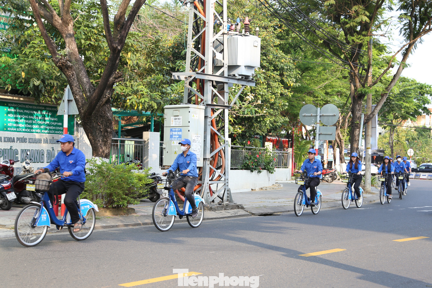 Sáng 9/3, Thành Đoàn Đà Nẵng triển khai các hoạt động ra quân hưởng ứng Ngày cao điểm Tình nguyện xây dựng đô thị văn minh trong Tháng Thanh niên năm 2024. Ảnh: Giang Thanh
