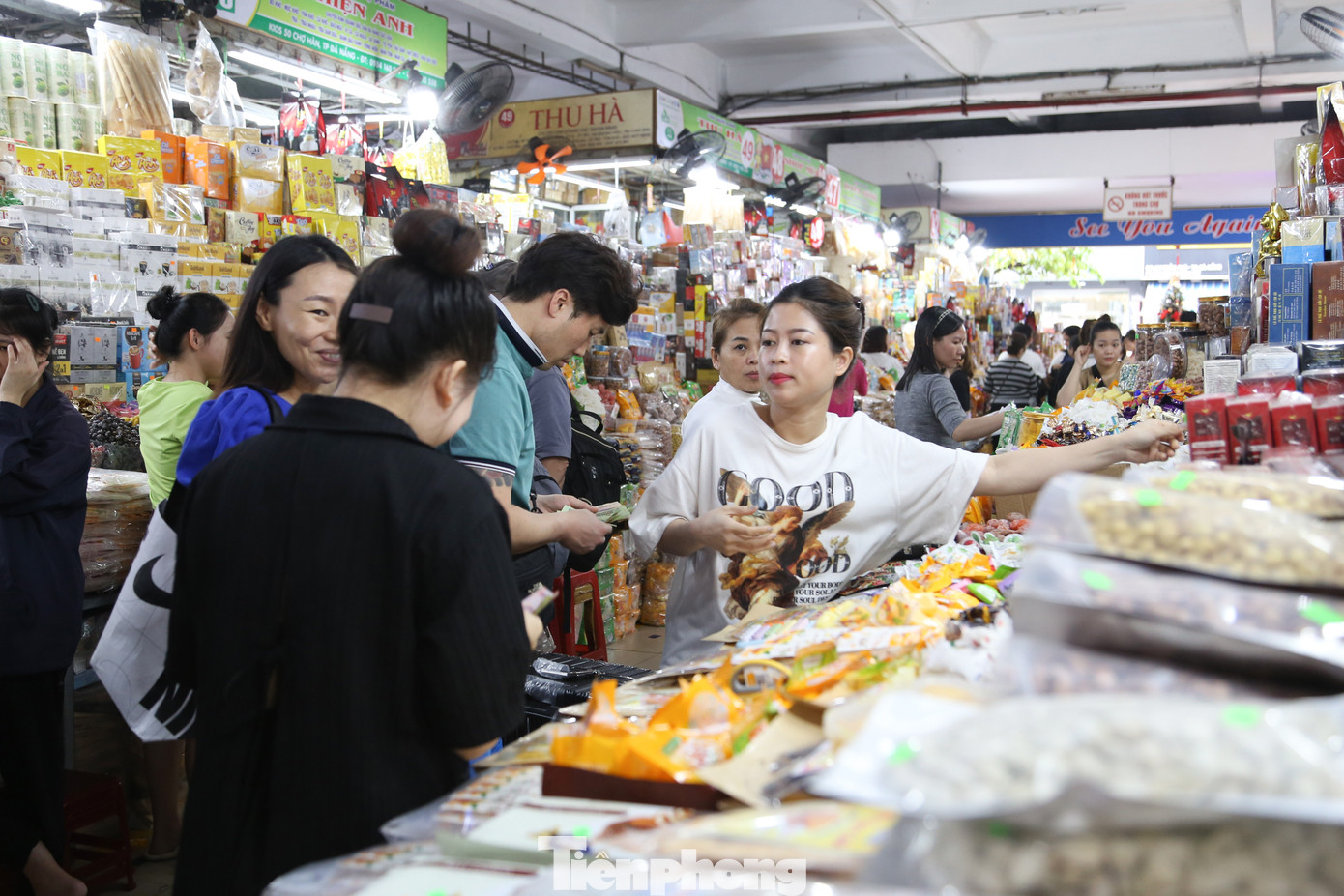 Riêng trong 3 ngày nghỉ Tết Dương lịch 2024, tổng số chuyến bay quốc tế và nội địa đến Đà Nẵng ước đạt 434 chuyến (tăng 10% so với cùng). Lượng khách nội địa chủ yếu đến từ Hà Nội, TP. Hồ Chí Minh và các tỉnh lân cận miền Trung. Khách quốc tế chủ yếu là khách Hàn Quốc, Đài Loan (Trung Quốc), Nhật Bản, Ấn Độ, Đông Nam Á (Thái Lan, Malaysia, Singapore, Philipines...)... Riêng trong 3 ngày nghỉ Tết Dương lịch 2024, tổng số chuyến bay quốc tế và nội địa đến Đà Nẵng ước đạt 434 chuyến (tăng 10% so với cùng). Lượng khách nội địa chủ yếu đến từ Hà Nội, TP. Hồ Chí Minh và các tỉnh lân cận miền Trung. Khách quốc tế chủ yếu là khách Hàn Quốc, Đài Loan (Trung Quốc), Nhật Bản, Ấn Độ, Đông Nam Á (Thái Lan, Malaysia, Singapore, Philipines...)...