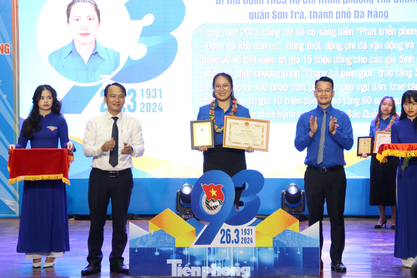 Giải thưởng 26/3 là giải thưởng thường niên của Thành Đoàn Đà Nẵng, vinh danh các cán bộ Đoàn cơ sở. Ảnh: Giang Thanh