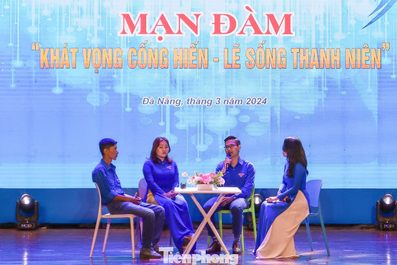 Các khách mời chia sẻ về khát vọng cống hiến, lẽ sống thanh niên