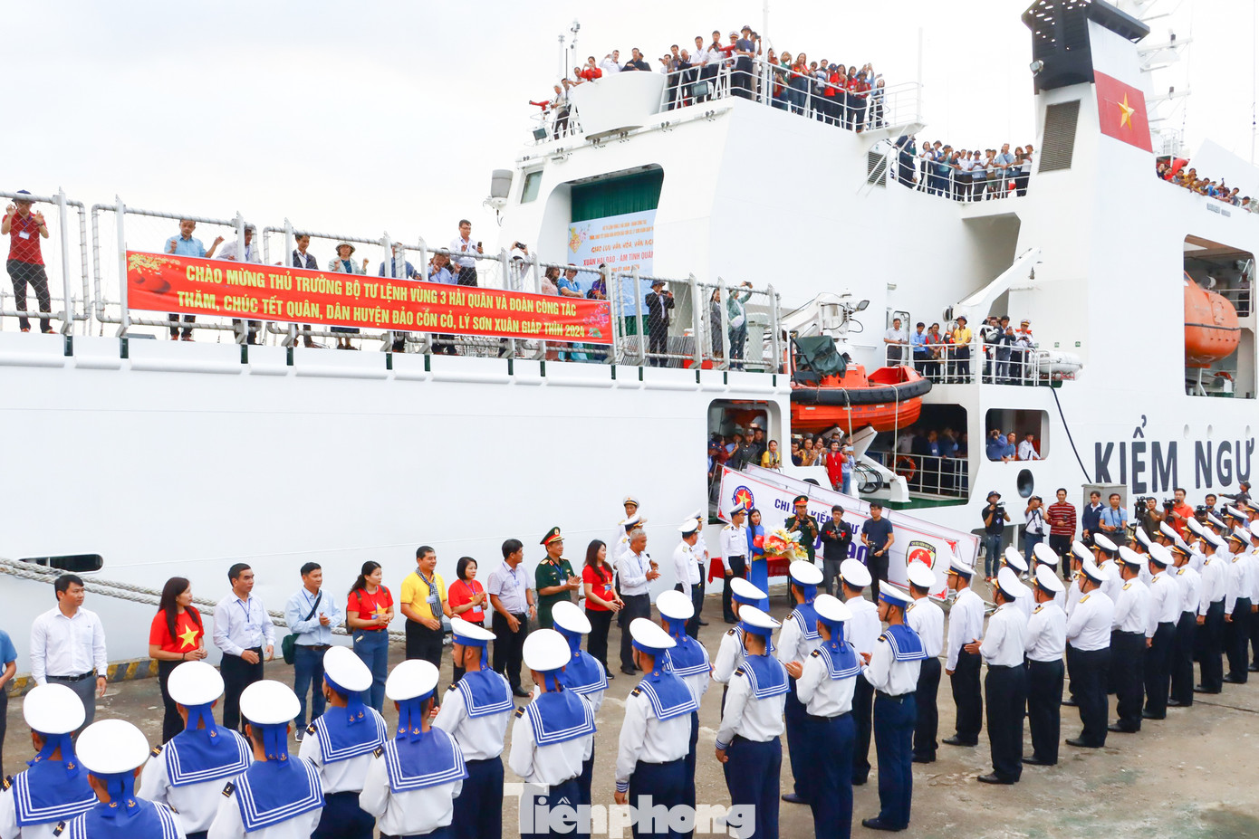 Đoàn công tác do Chuẩn đô đốc Nguyễn Đăng Tiến, Bí thư Đảng ủy, Chính ủy Vùng 3 Hải quân làm trưởng đoàn, cùng với các cơ quan, đơn vị thuộc vùng, 27 đầu mối địa phương, cơ quan, tổ chức, doanh nghiệp cùng các cơ quan thông tấn, báo chí.