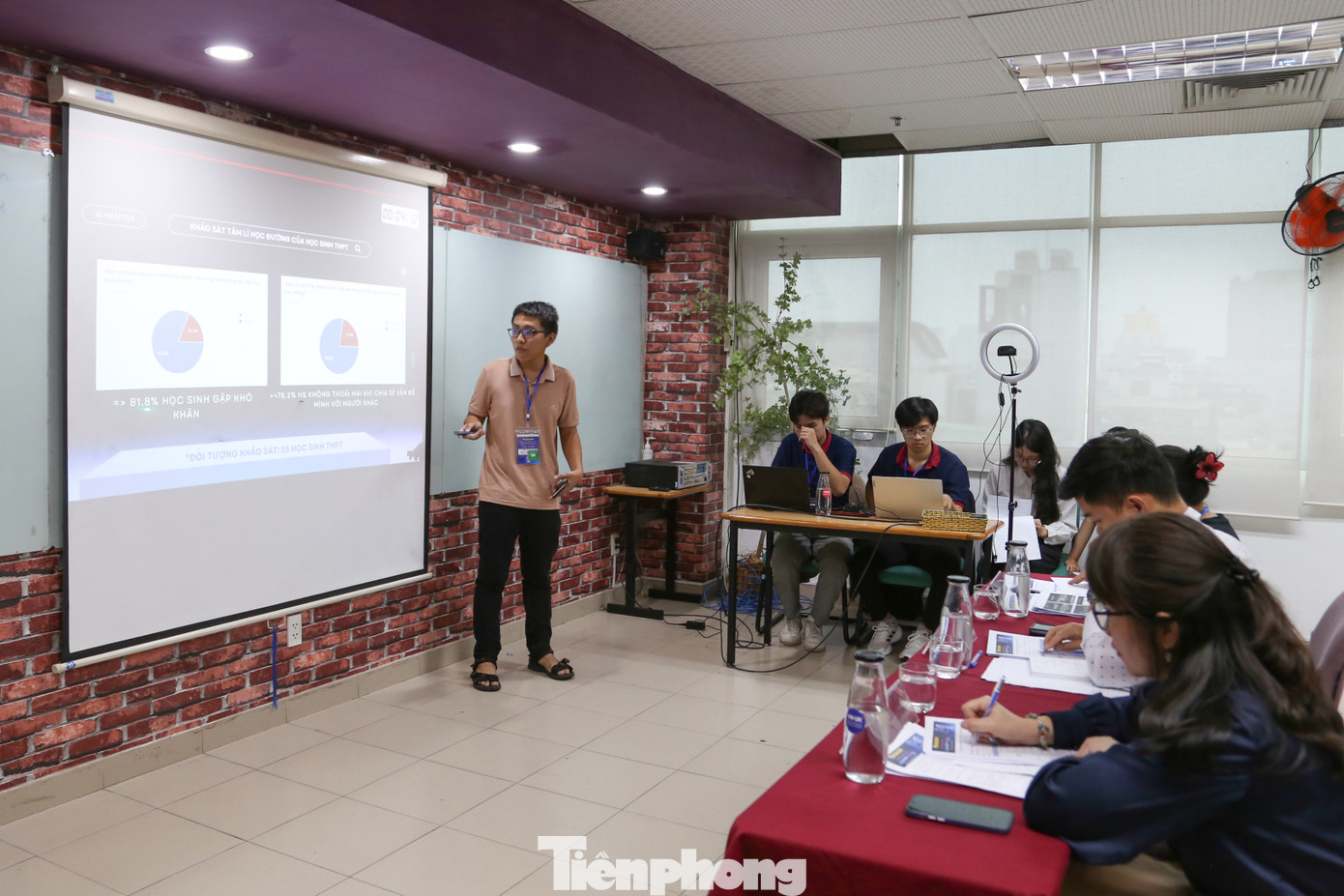 39 giải pháp sáng tạo số được mang đến cuộc thi U-Invent 7. Ảnh: Giang Thanh 39 giải pháp sáng tạo số được mang đến cuộc thi U-Invent 7. Ảnh: Giang Thanh